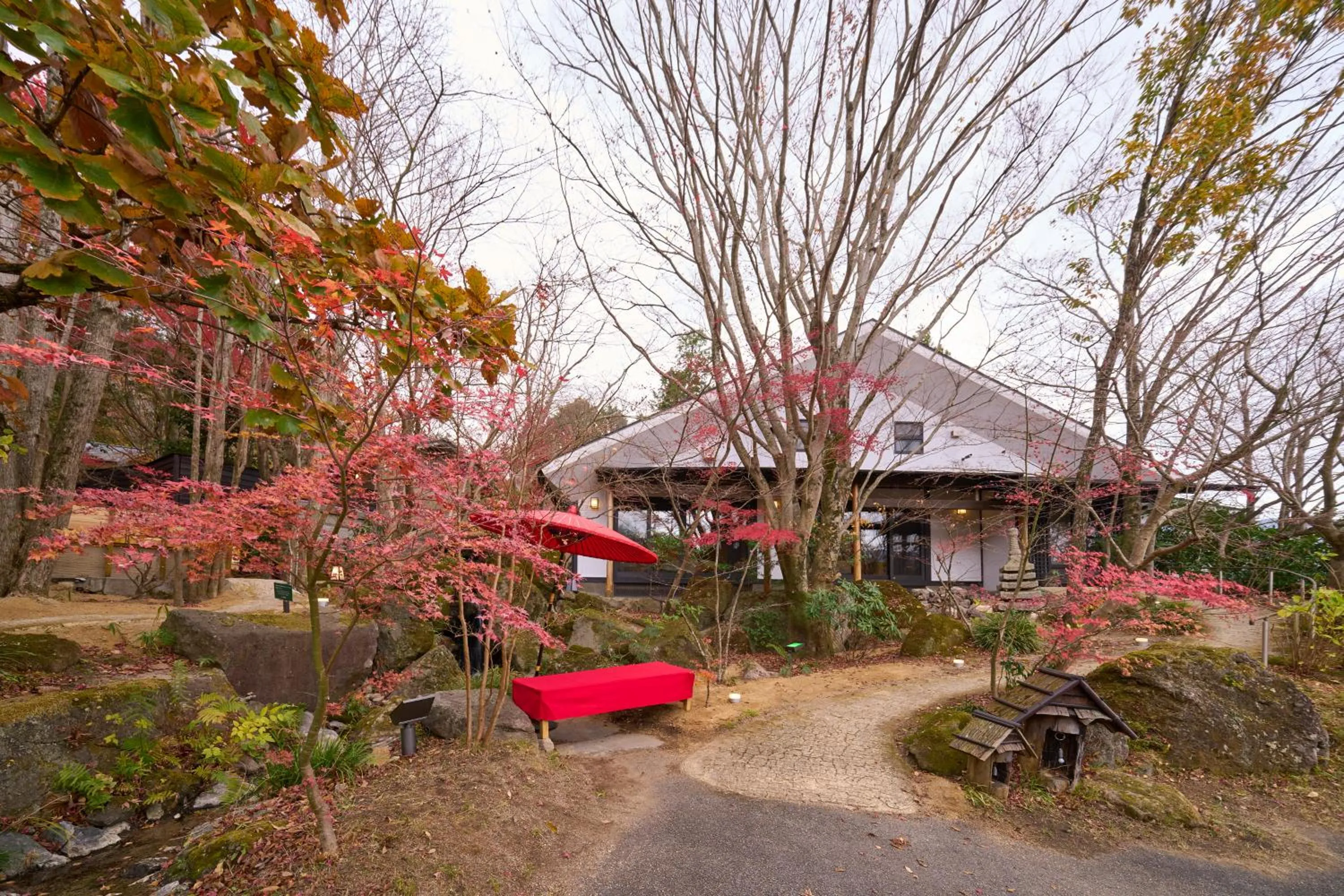 Property building in Yufuin Rakuyu