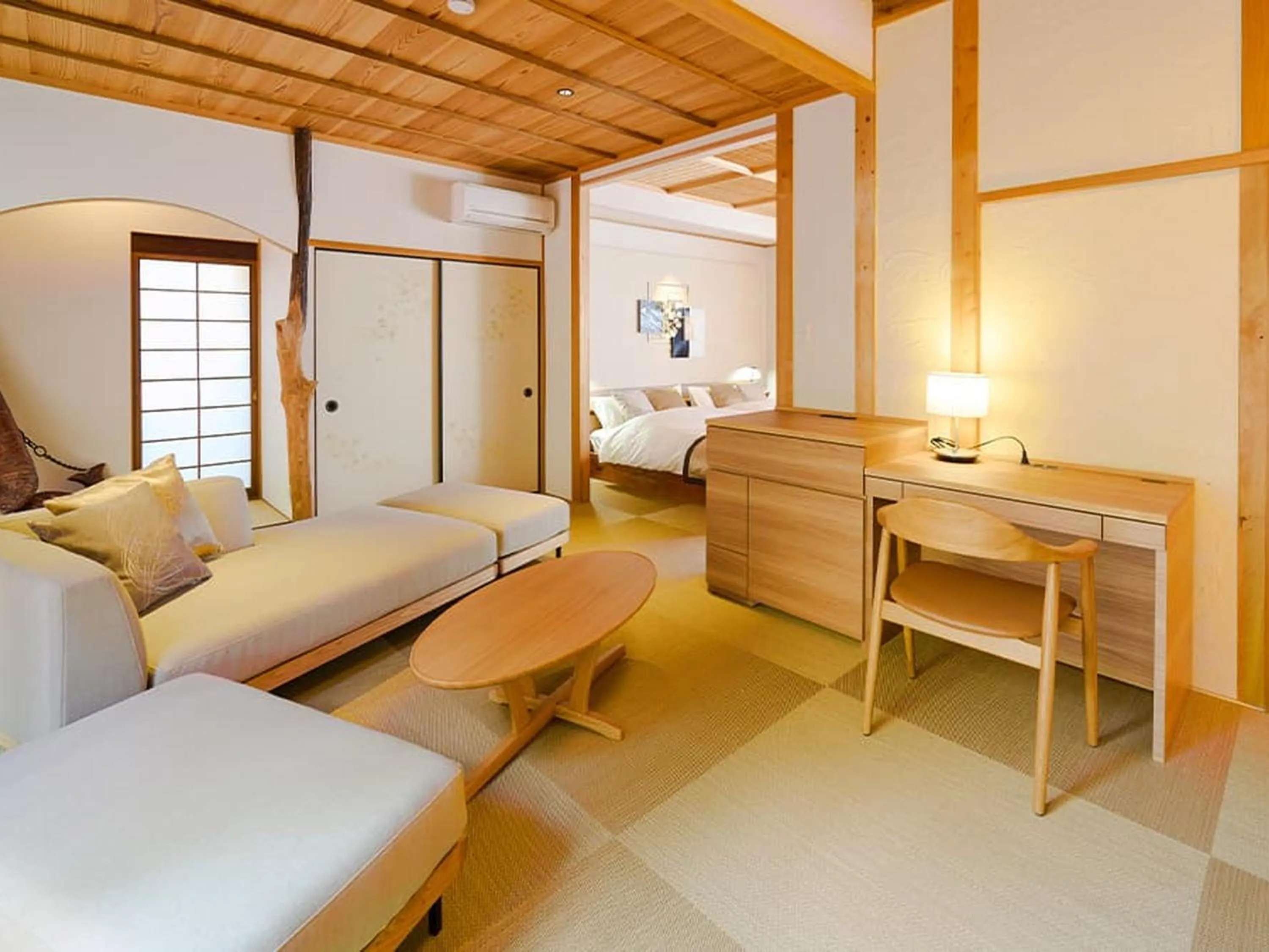 Photo of the whole room, Bed in Yufuin Rakuyu
