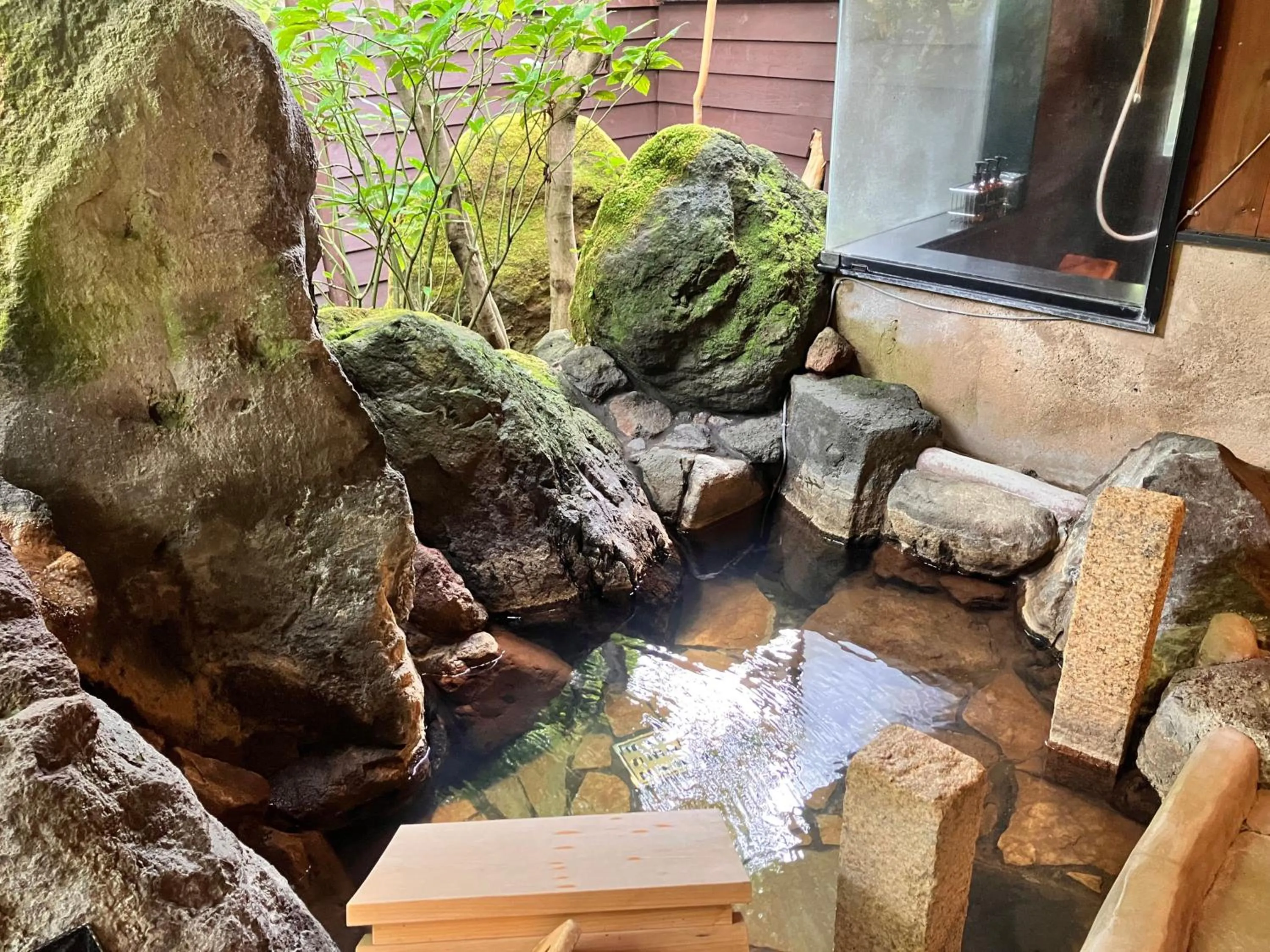 Open Air Bath in Yufuin Rakuyu