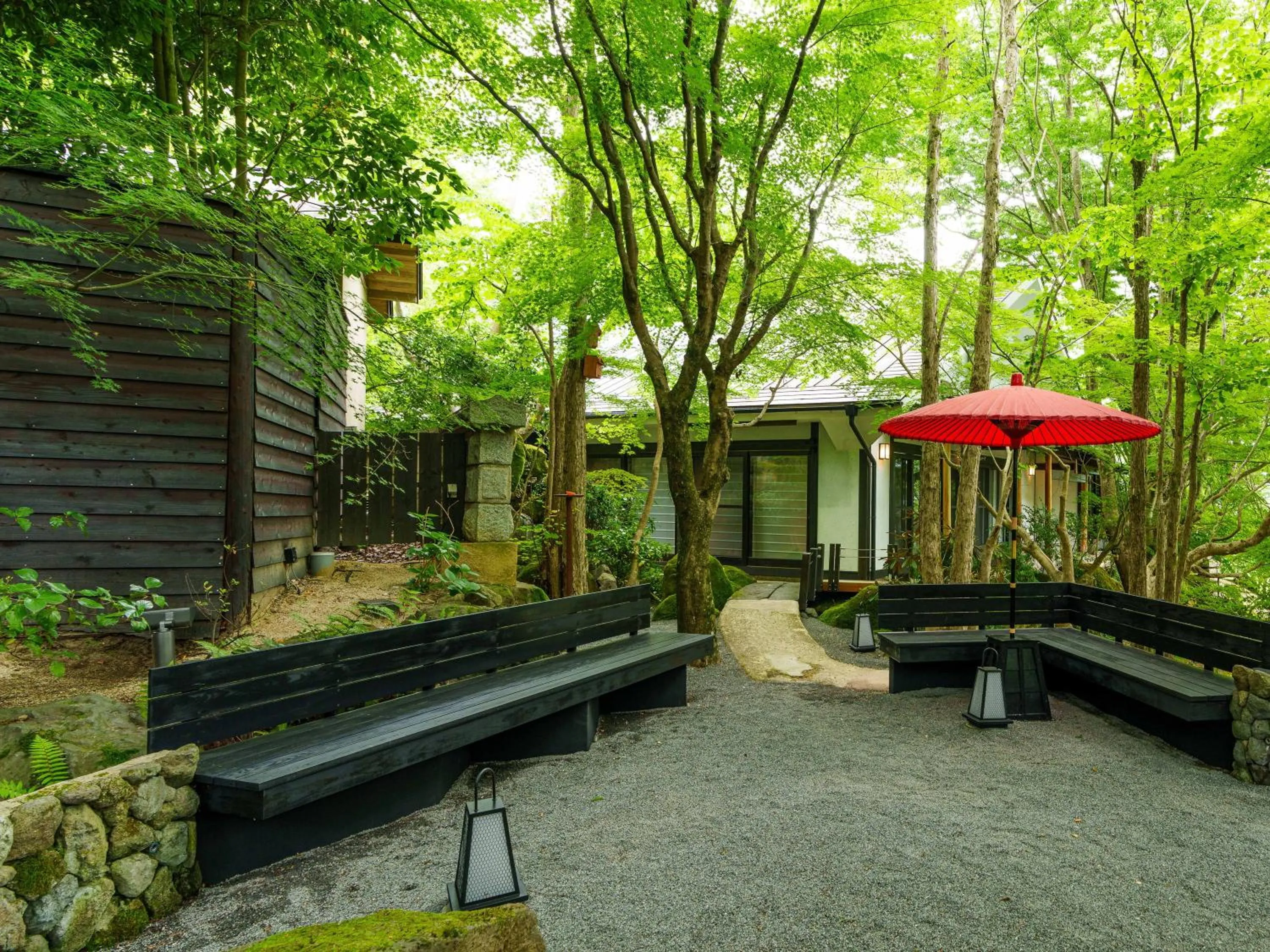 Area and facilities in Yufuin Rakuyu