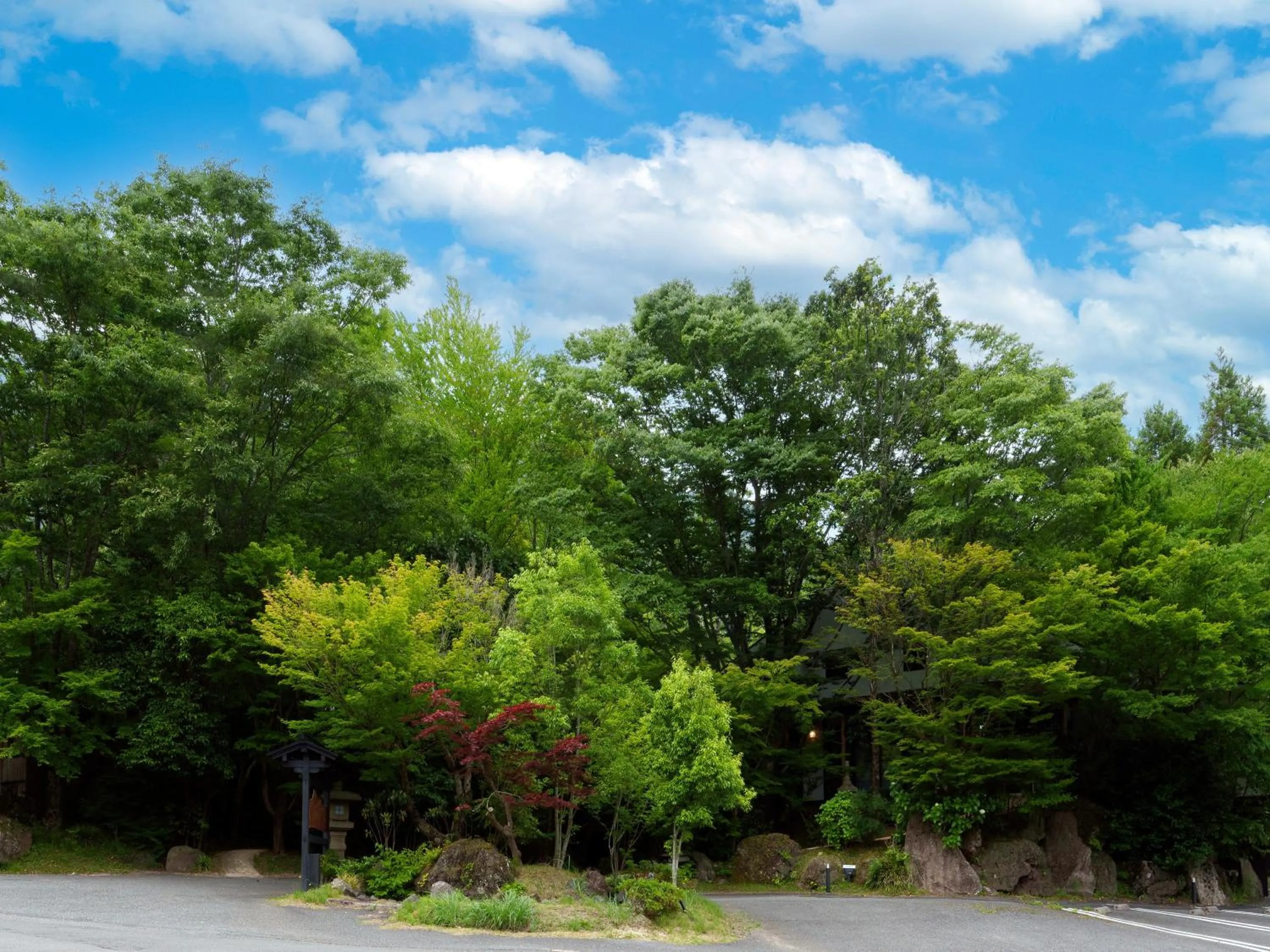 Property building in Yufuin Rakuyu