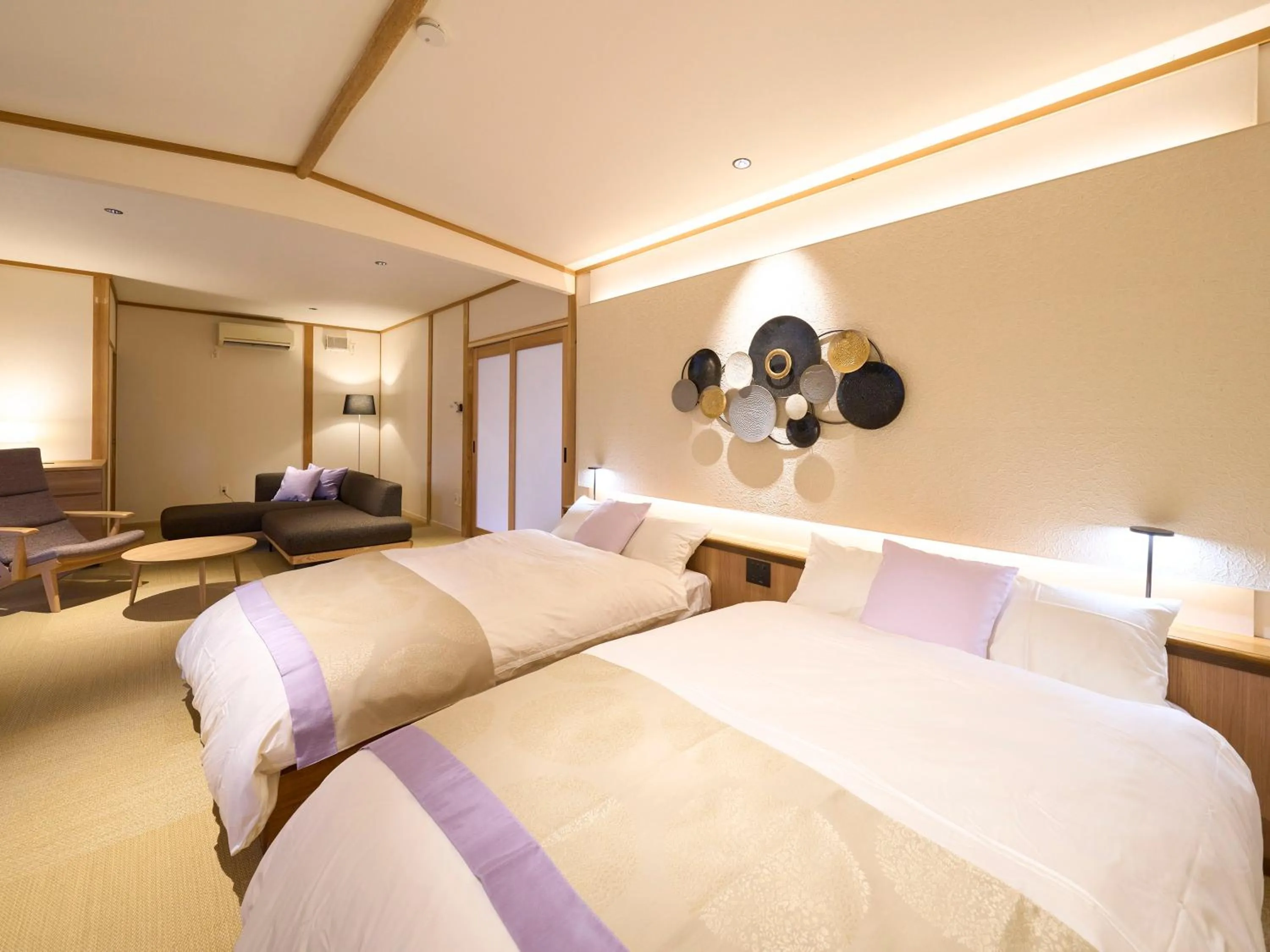 Photo of the whole room, Bed in Yufuin Rakuyu
