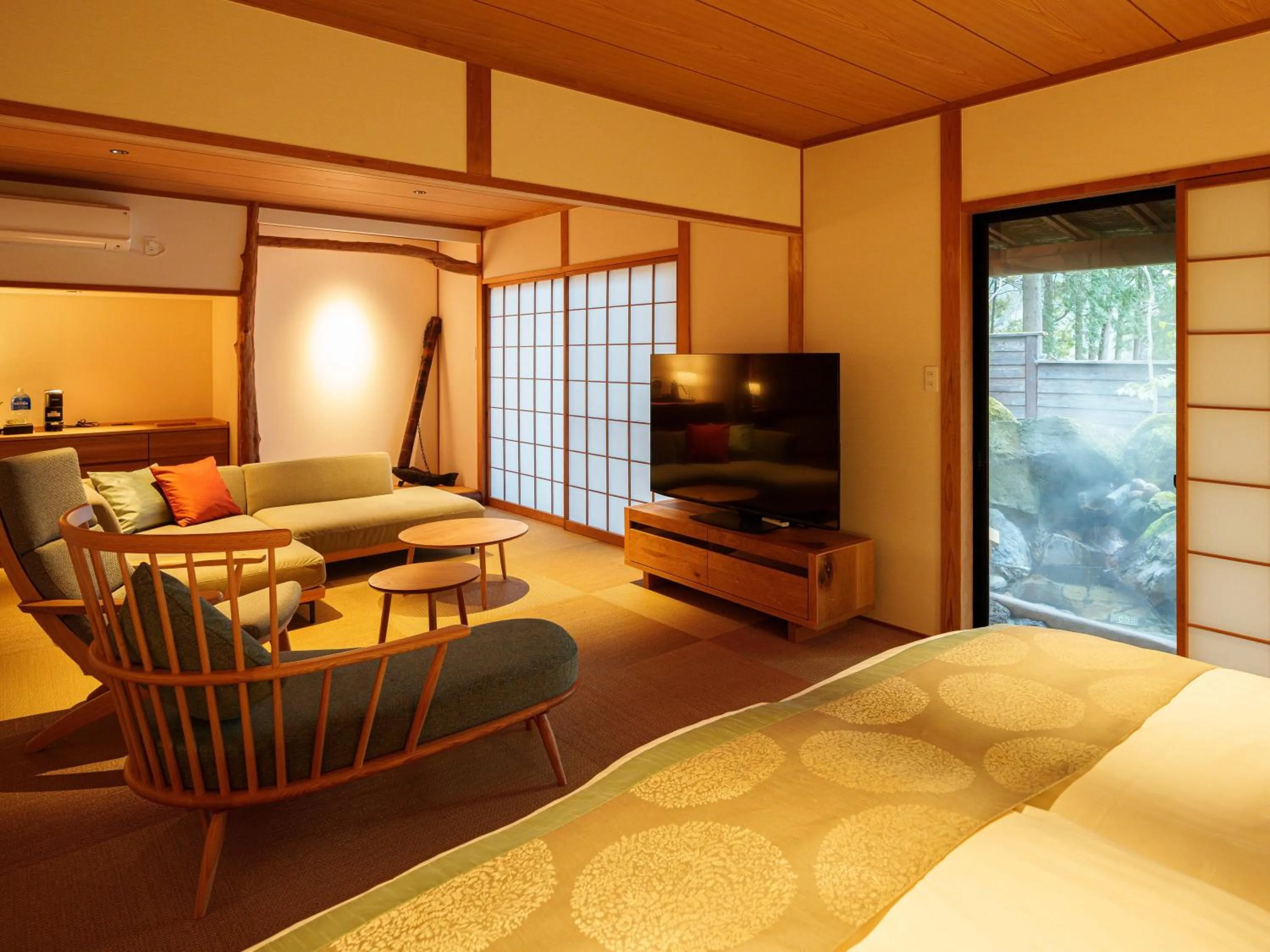 Photo of the whole room, Bed in Yufuin Rakuyu