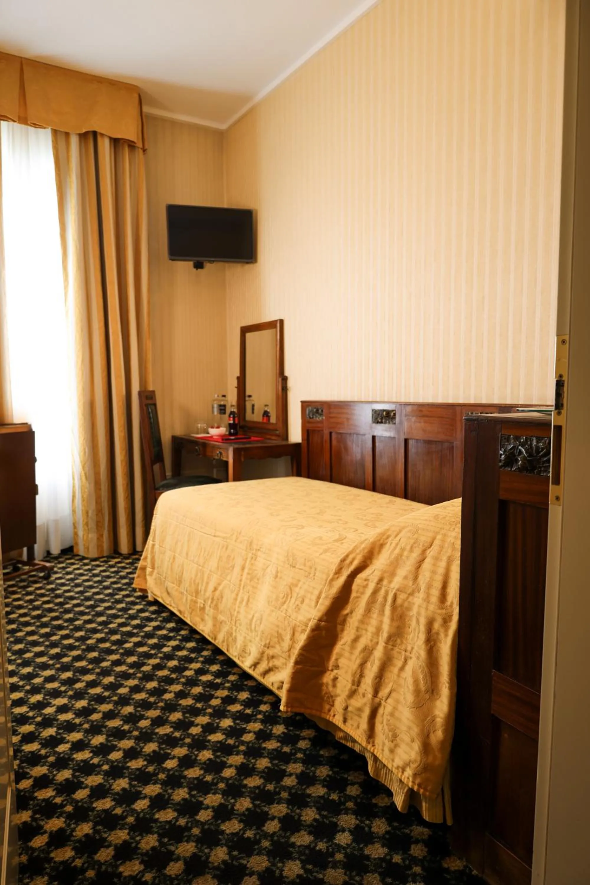 Bed in Hotel Ristorante Ca' Nova