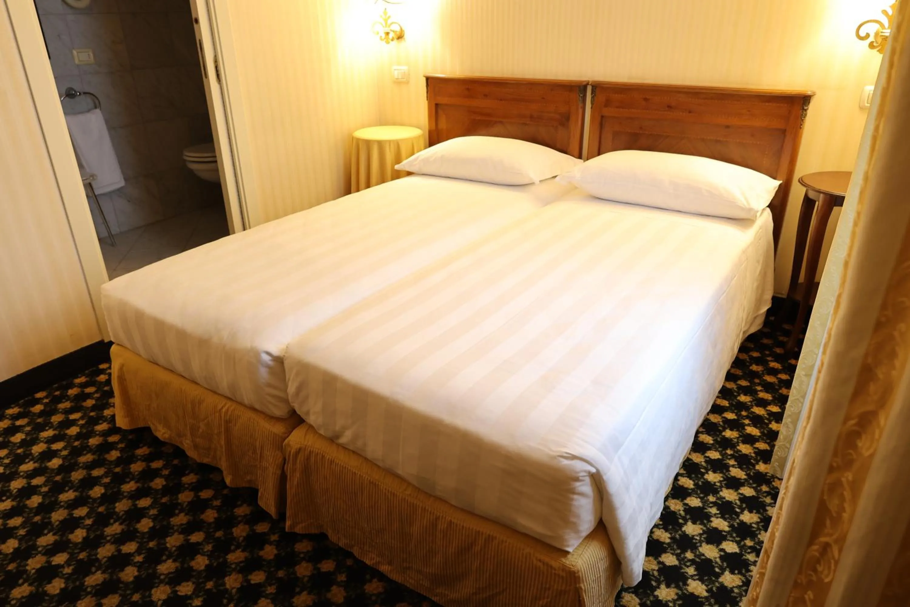 Bed in Hotel Ristorante Ca' Nova