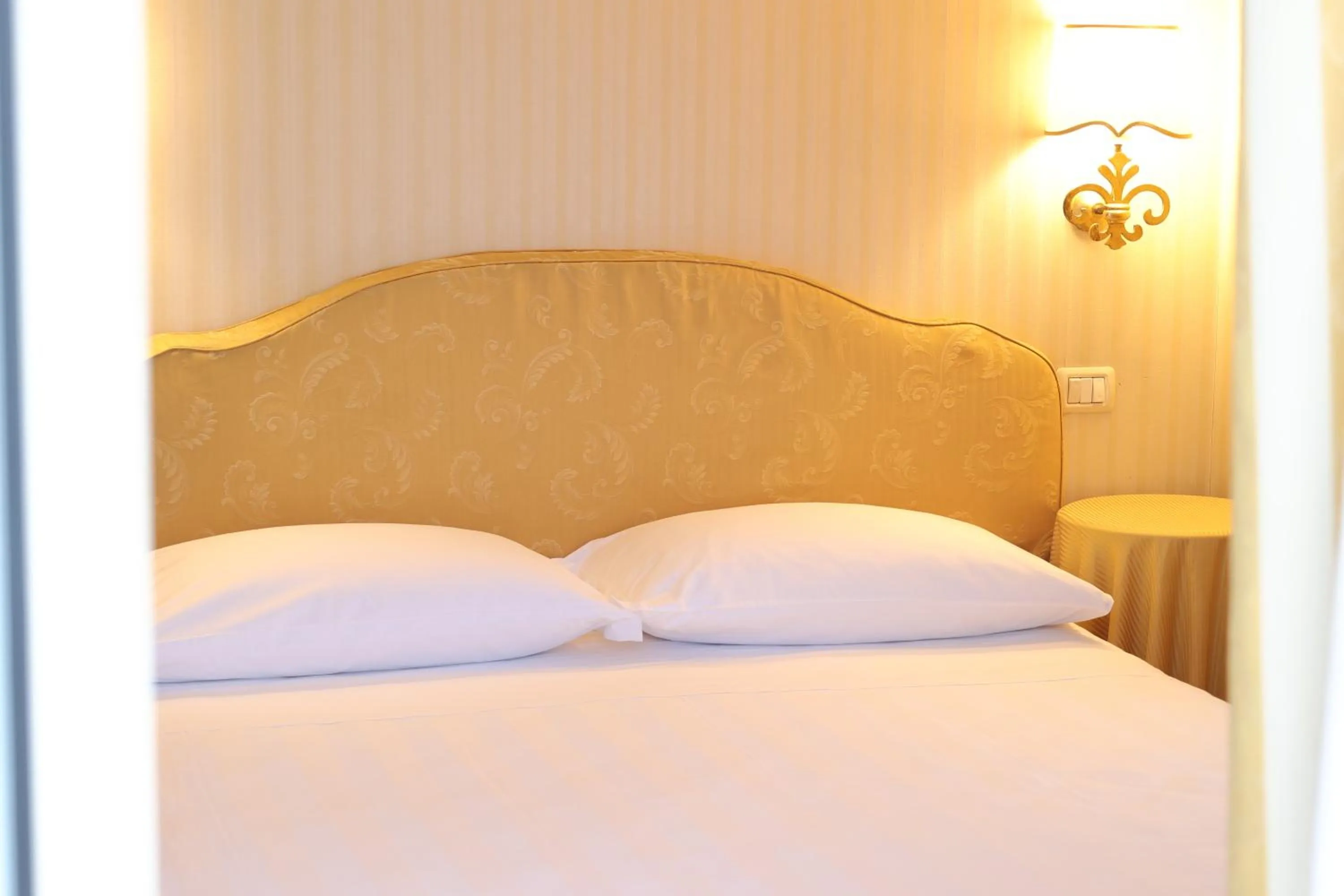 Bed in Hotel Ristorante Ca' Nova