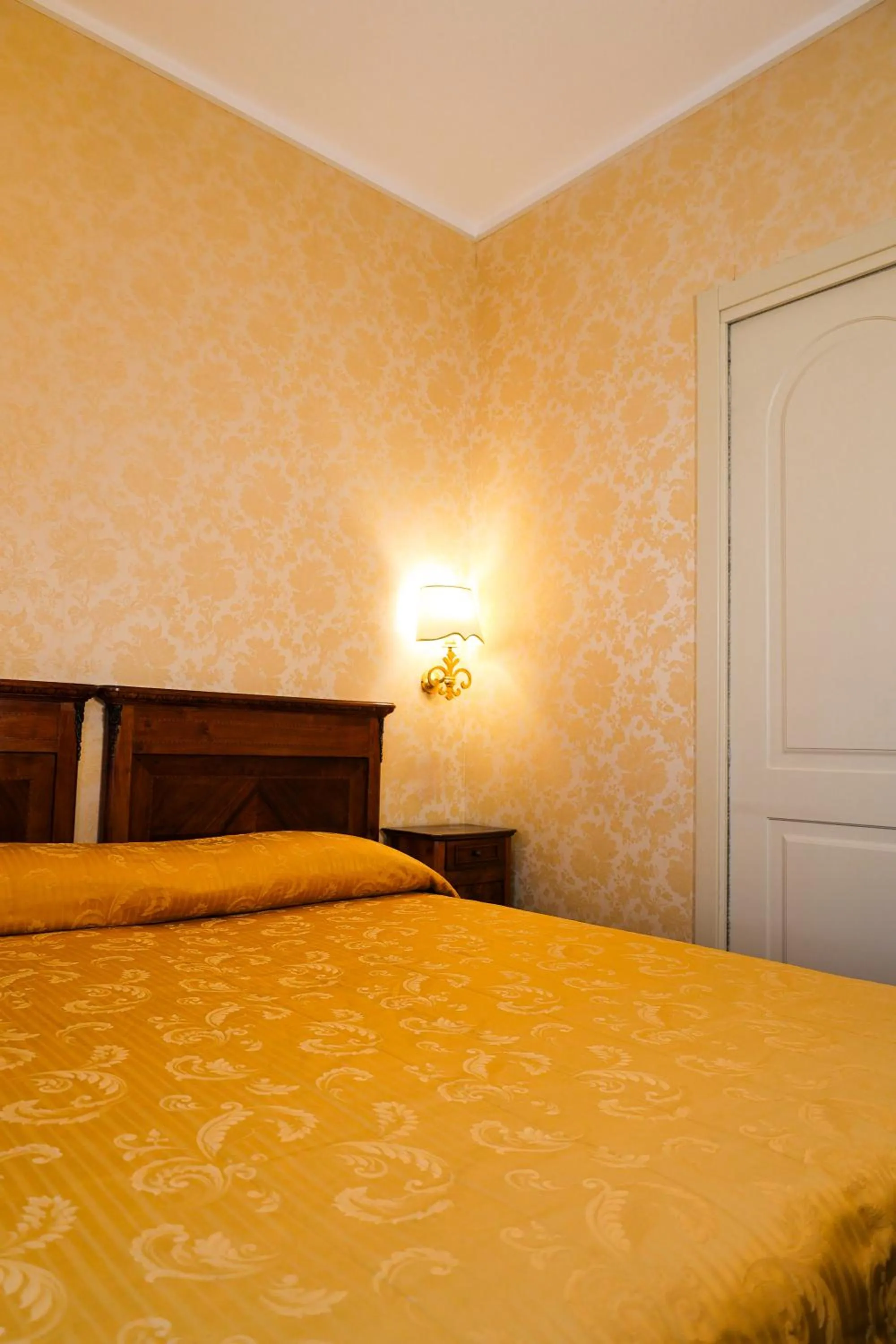 Bed in Hotel Ristorante Ca' Nova