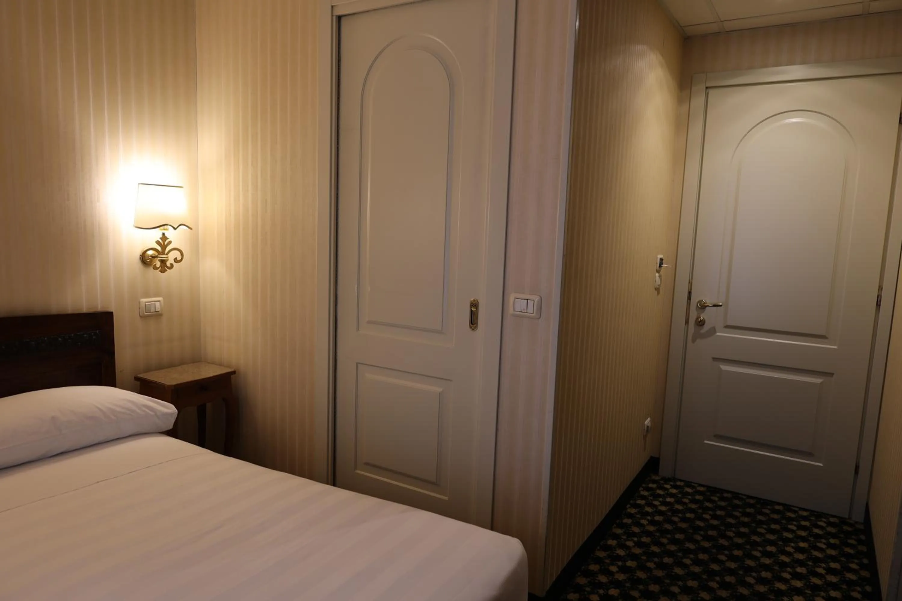 Bed in Hotel Ristorante Ca' Nova