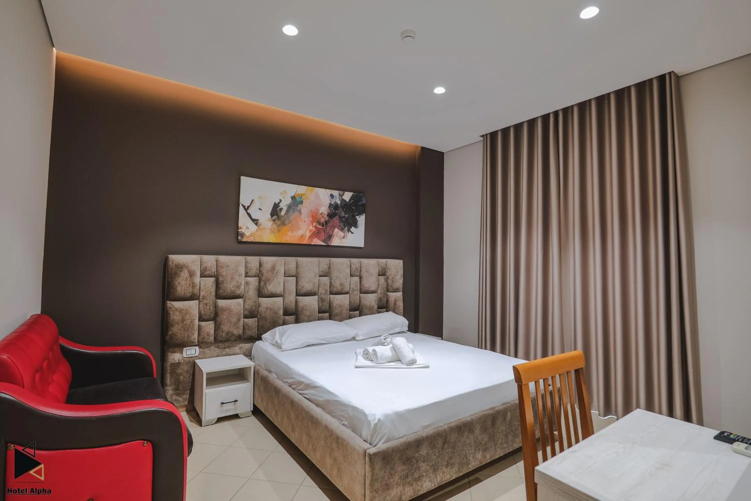 Bedroom, Bed in Hotel Alpha