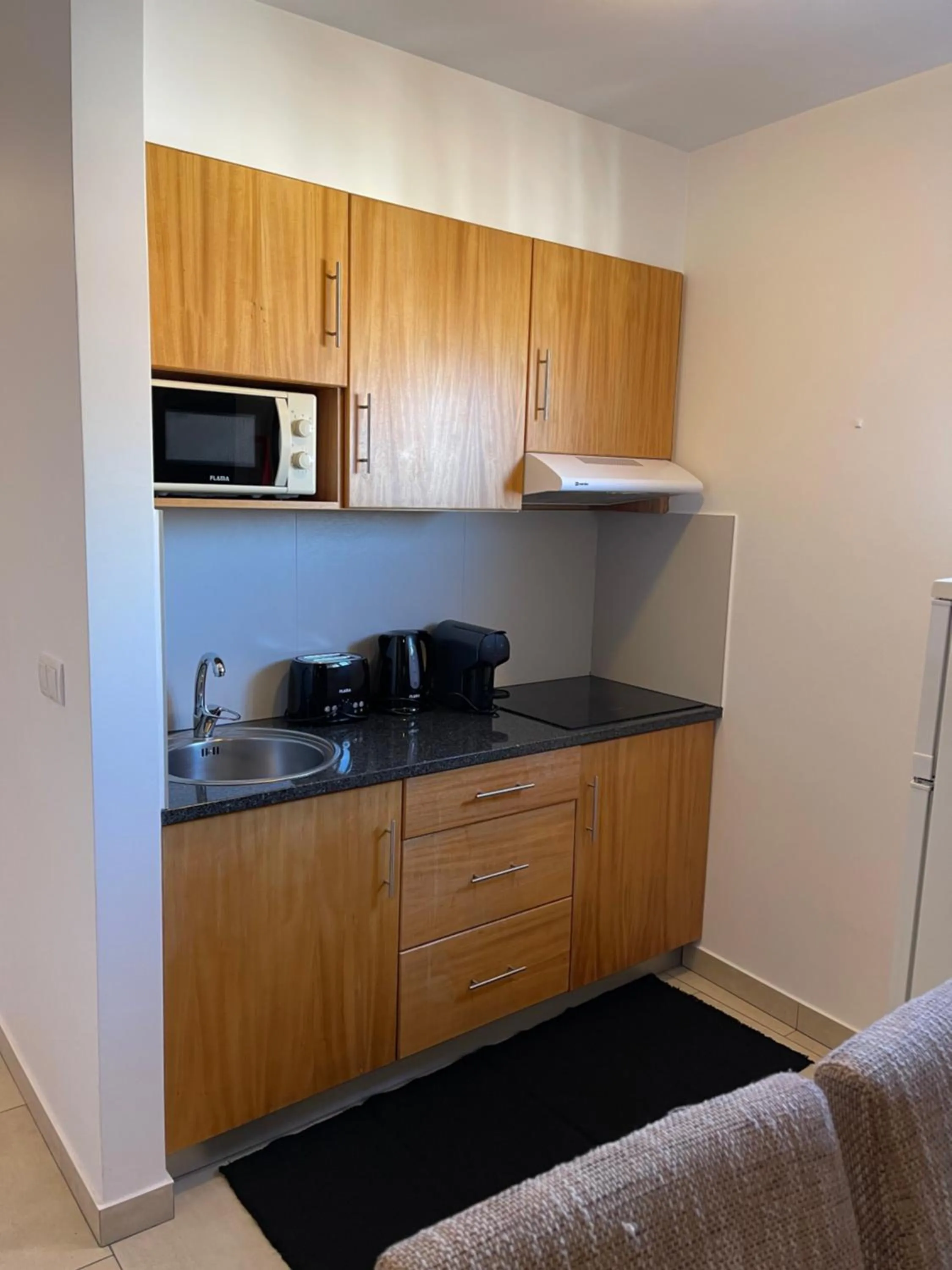 Kitchen or kitchenette in Esmeralda Holidays Apartments