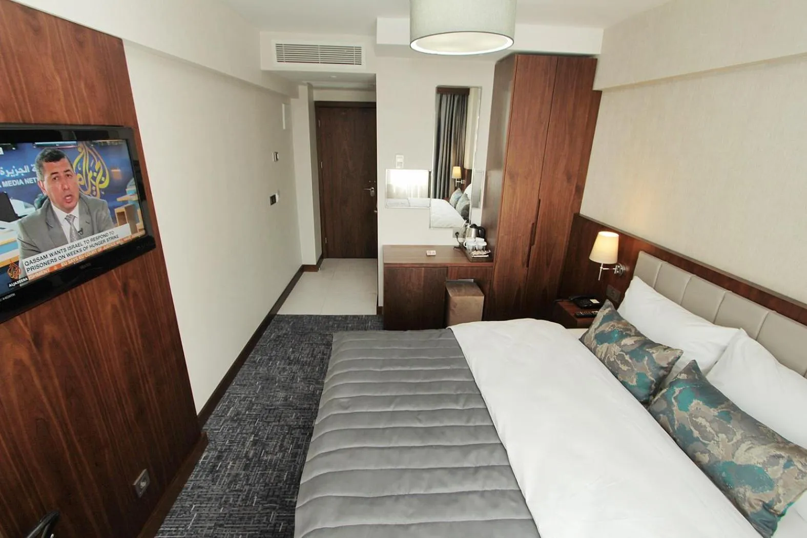 Communal lounge/ TV room, Bed in Pisa Hotel