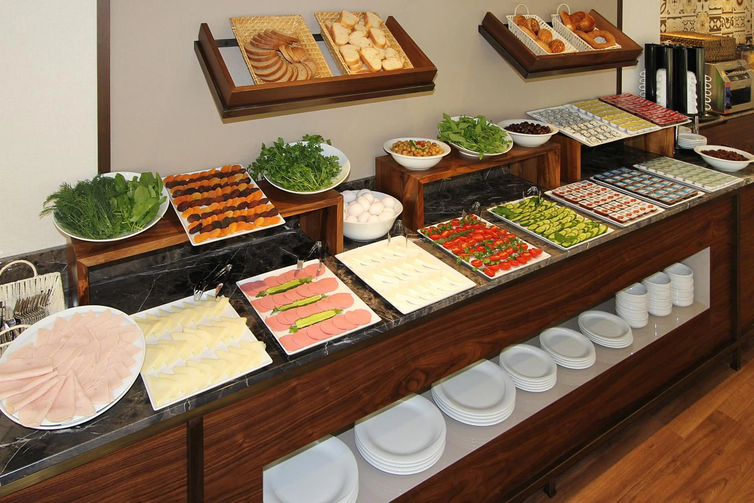 Buffet breakfast in Pisa Hotel