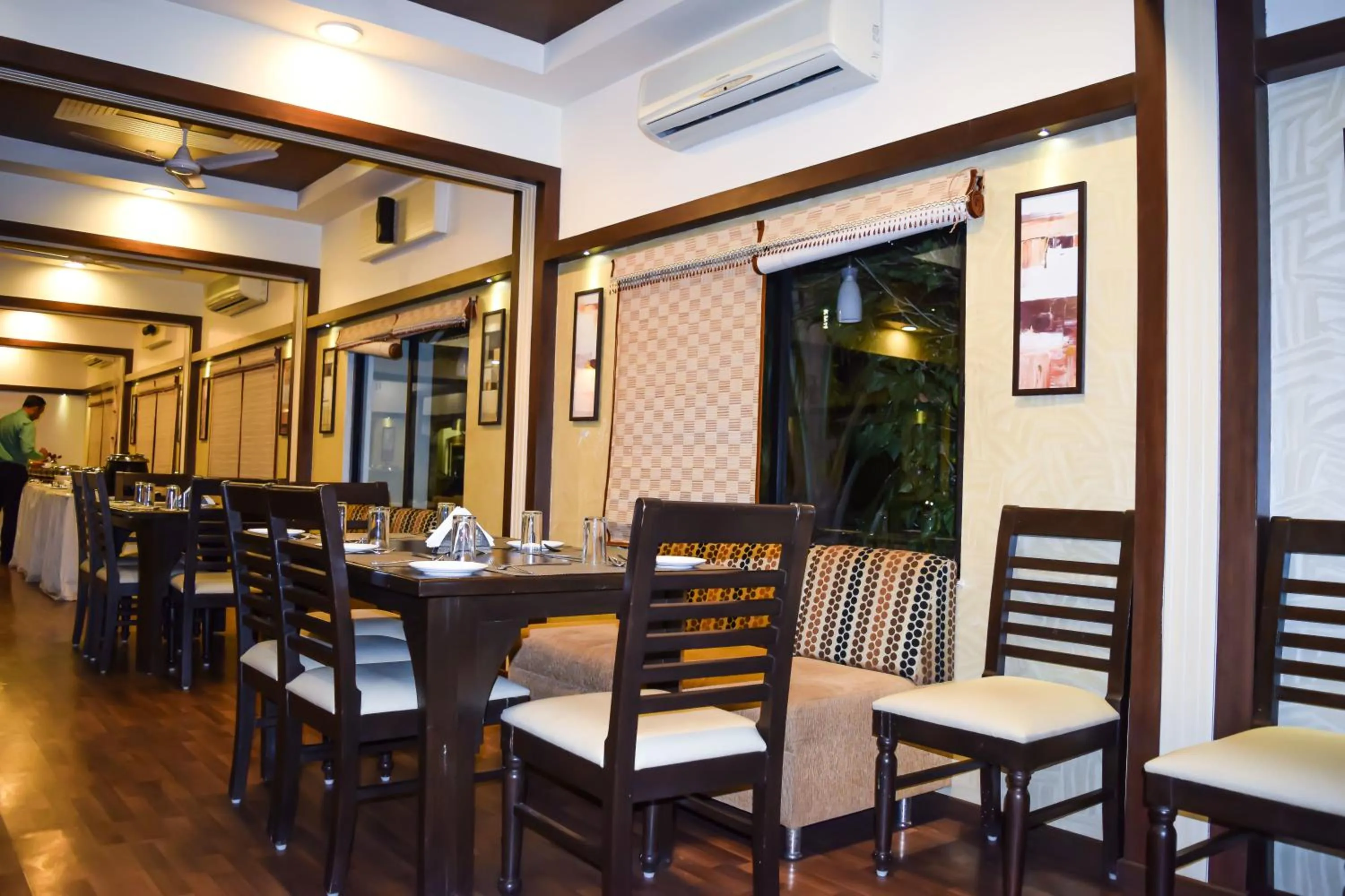 Restaurant/places to eat in Amidhara Resort