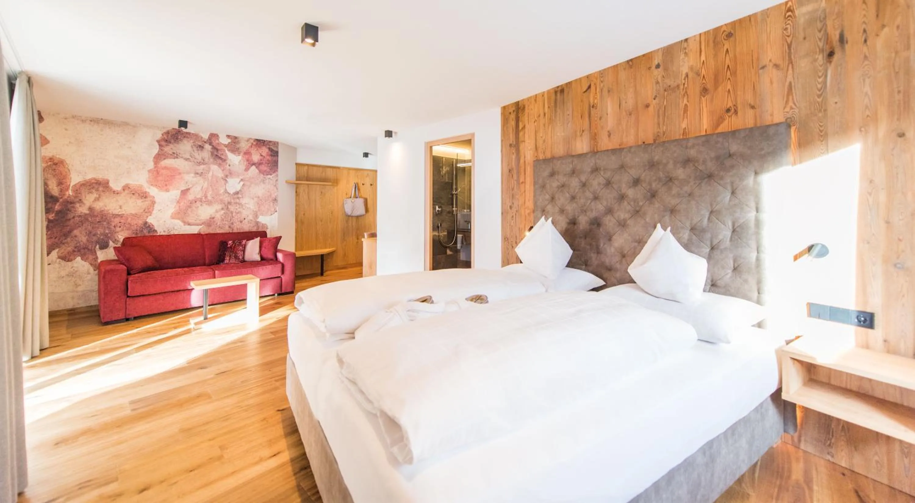 Photo of the whole room, Bed in Hotel DAS ROYAL in Obereggen