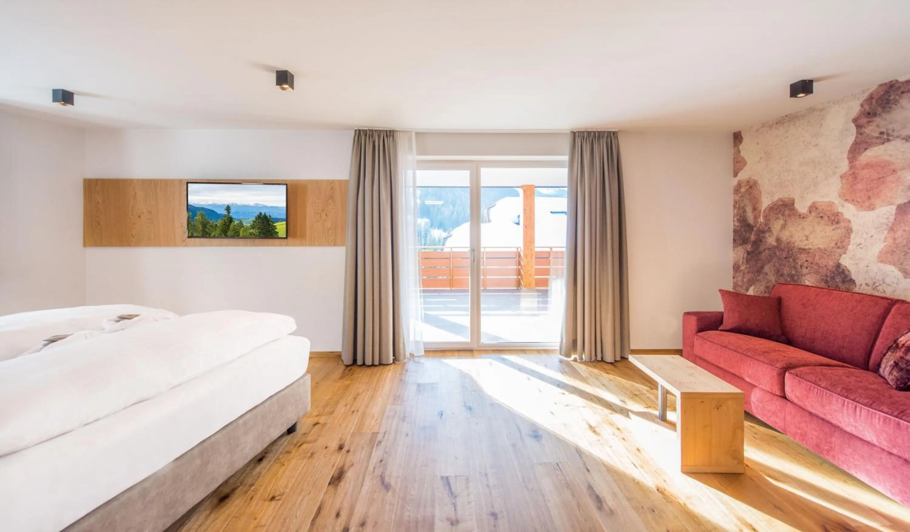 Photo of the whole room, Bed in Hotel DAS ROYAL in Obereggen