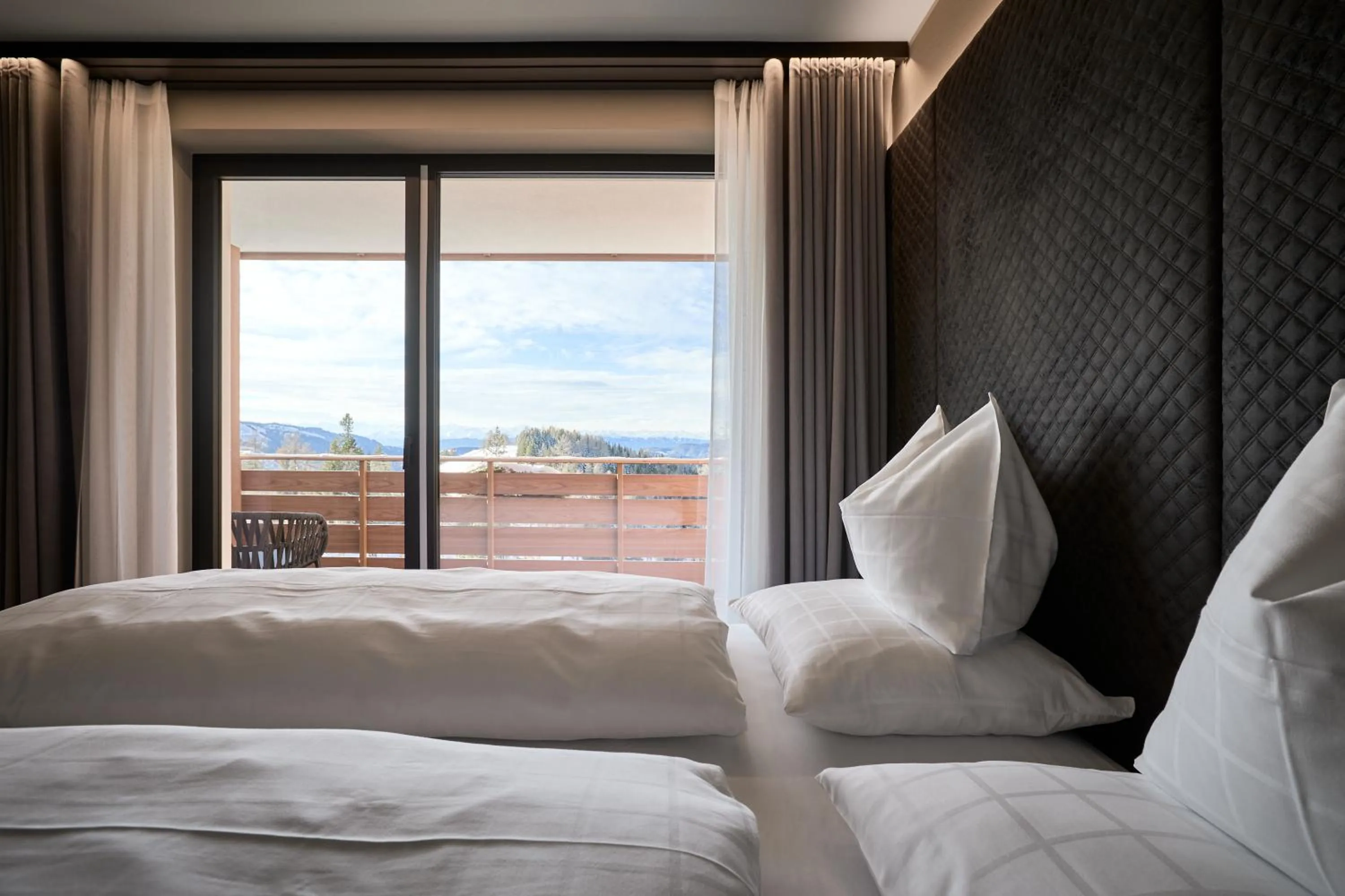 View (from property/room), Bed in Hotel DAS ROYAL in Obereggen