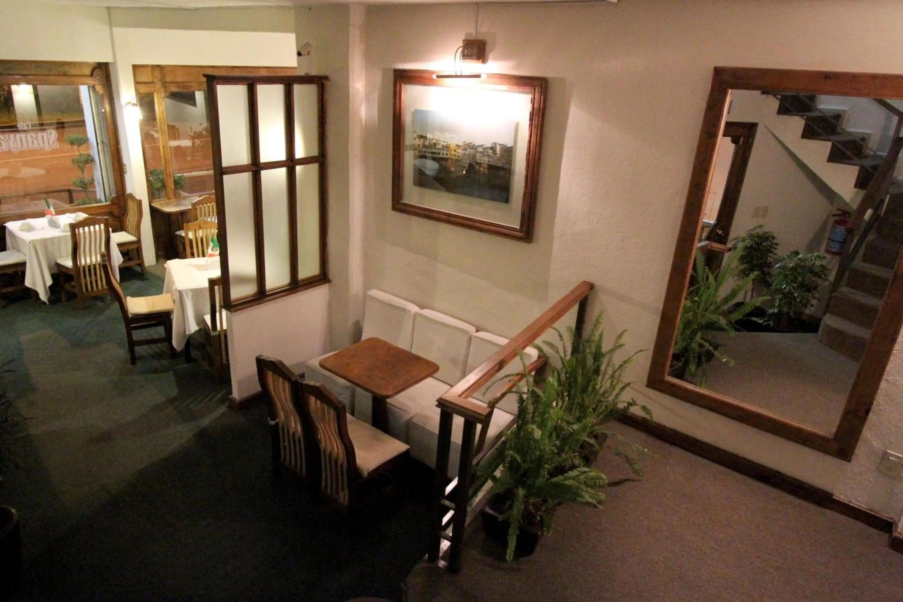 Restaurant/places to eat in HB Express Hotel