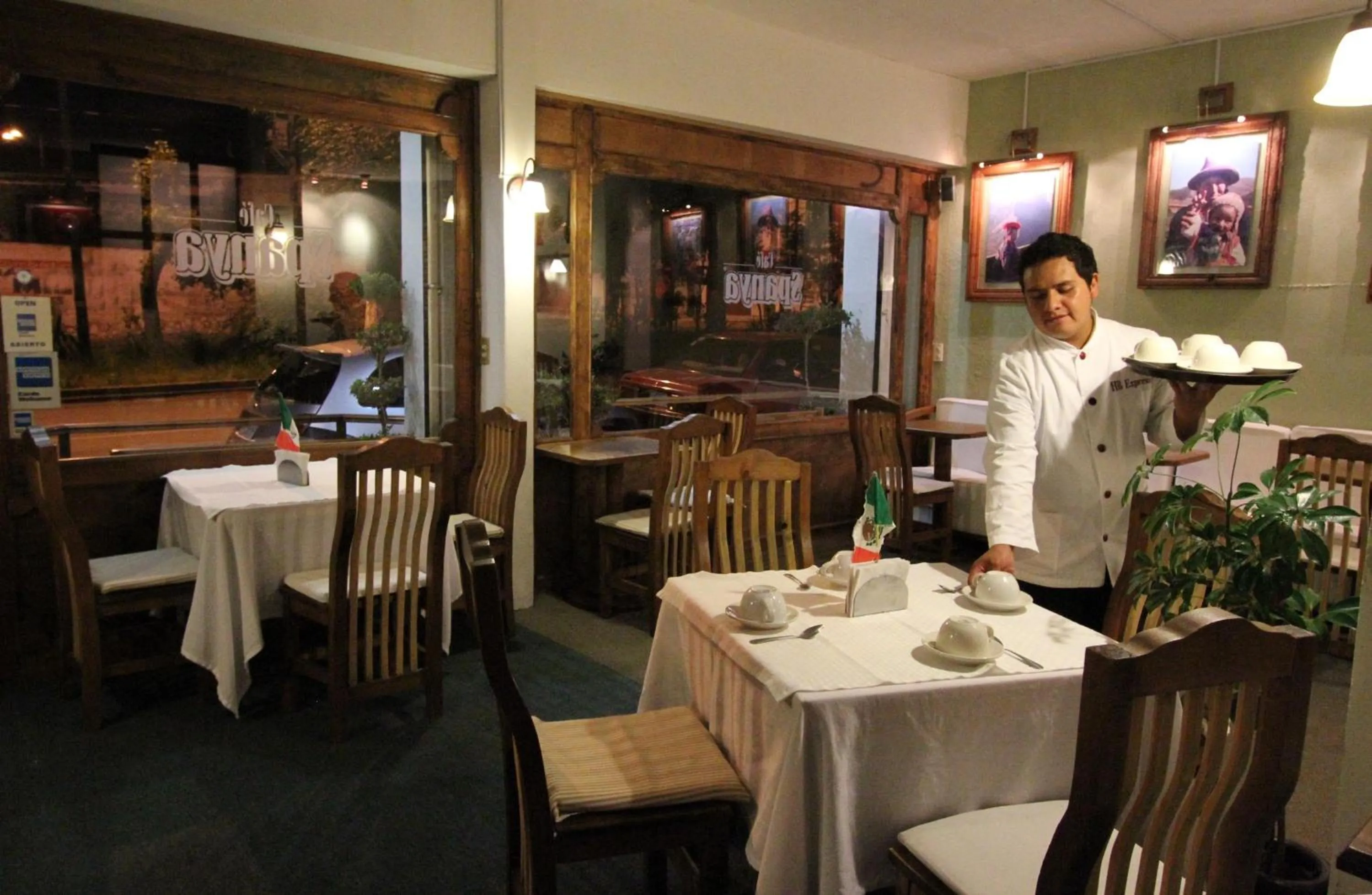 Restaurant/places to eat in HB Express Hotel