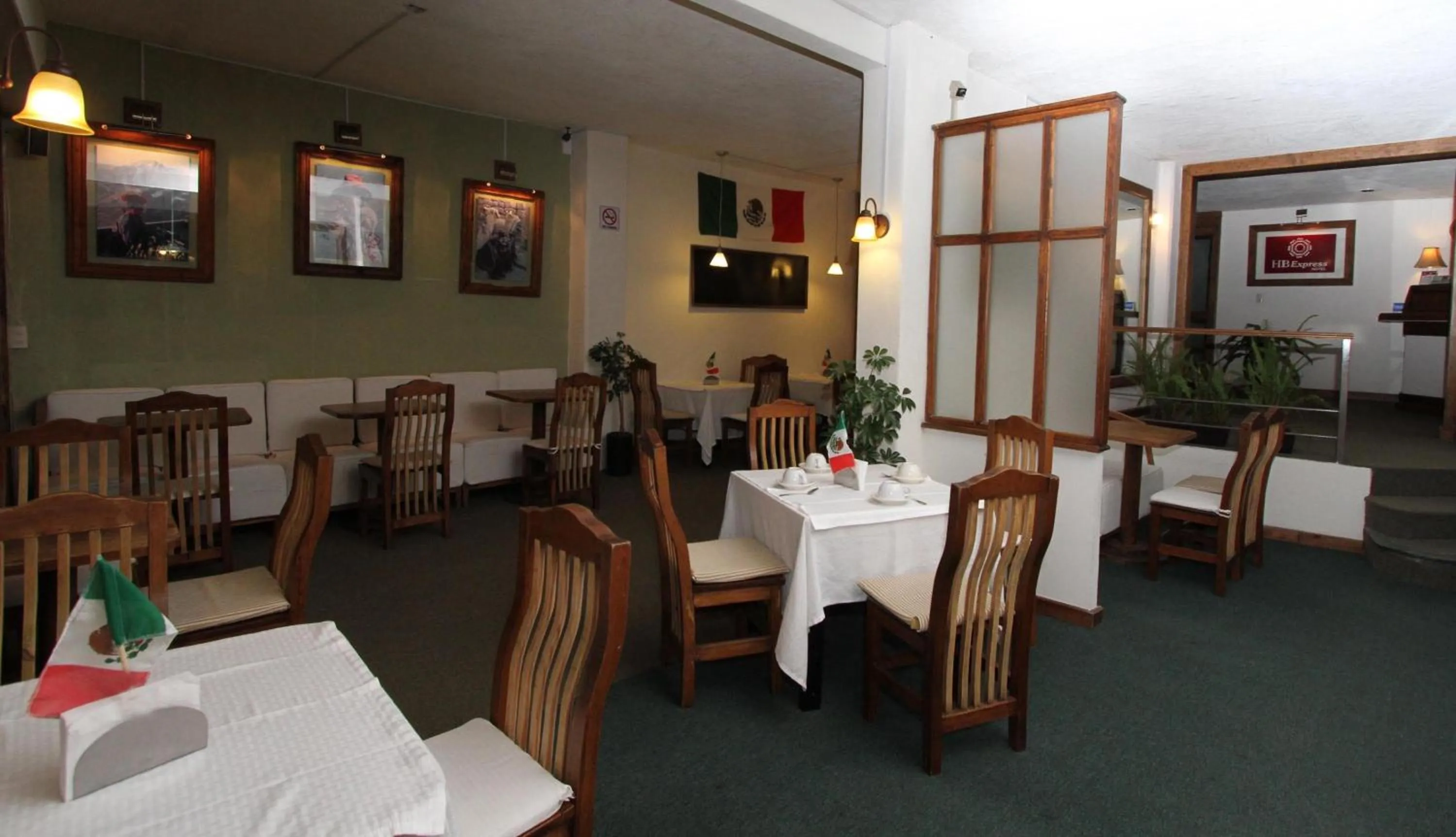 Restaurant/places to eat in HB Express Hotel