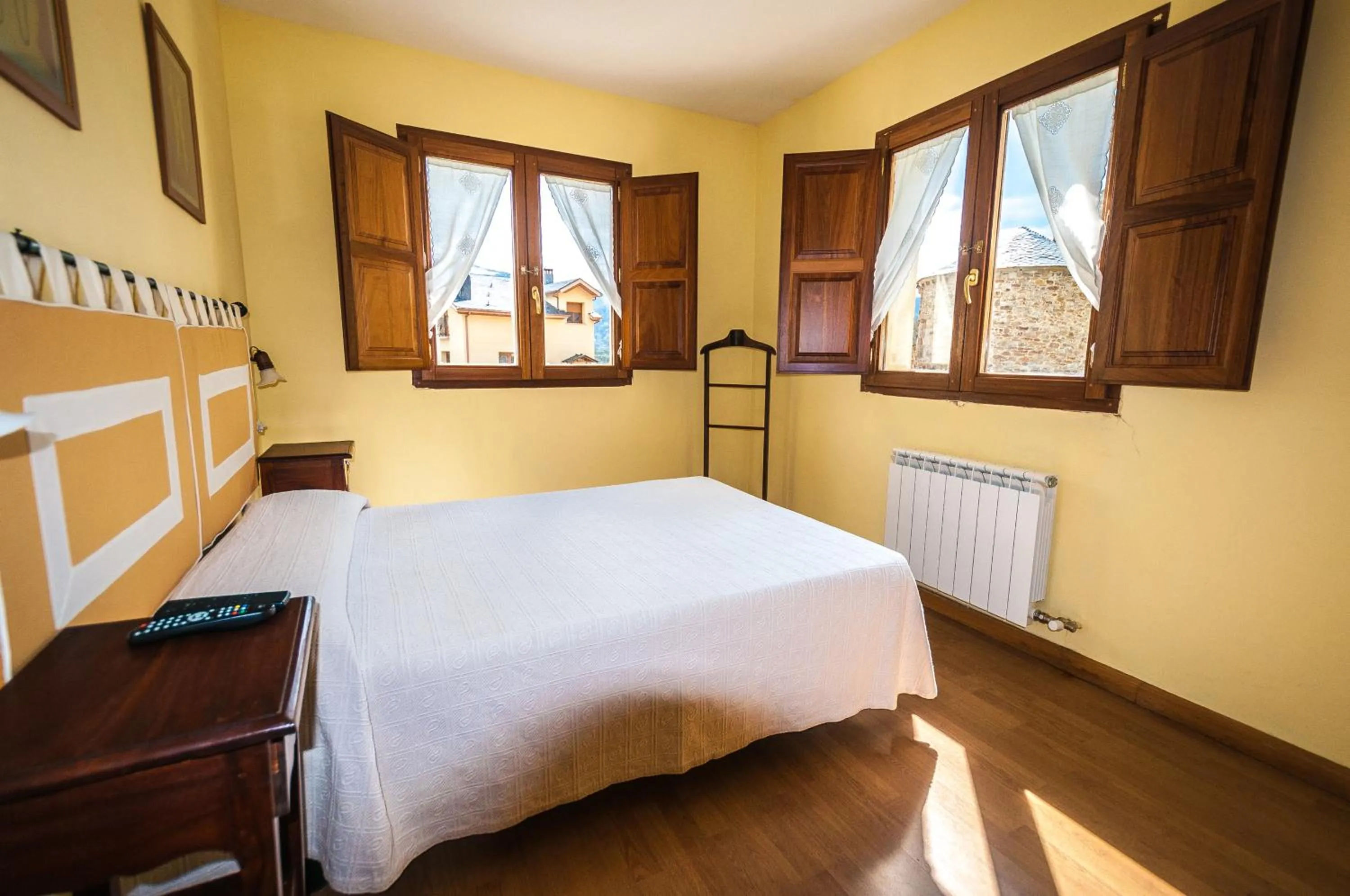 Day, Bed in Hotel Rural La Bolera