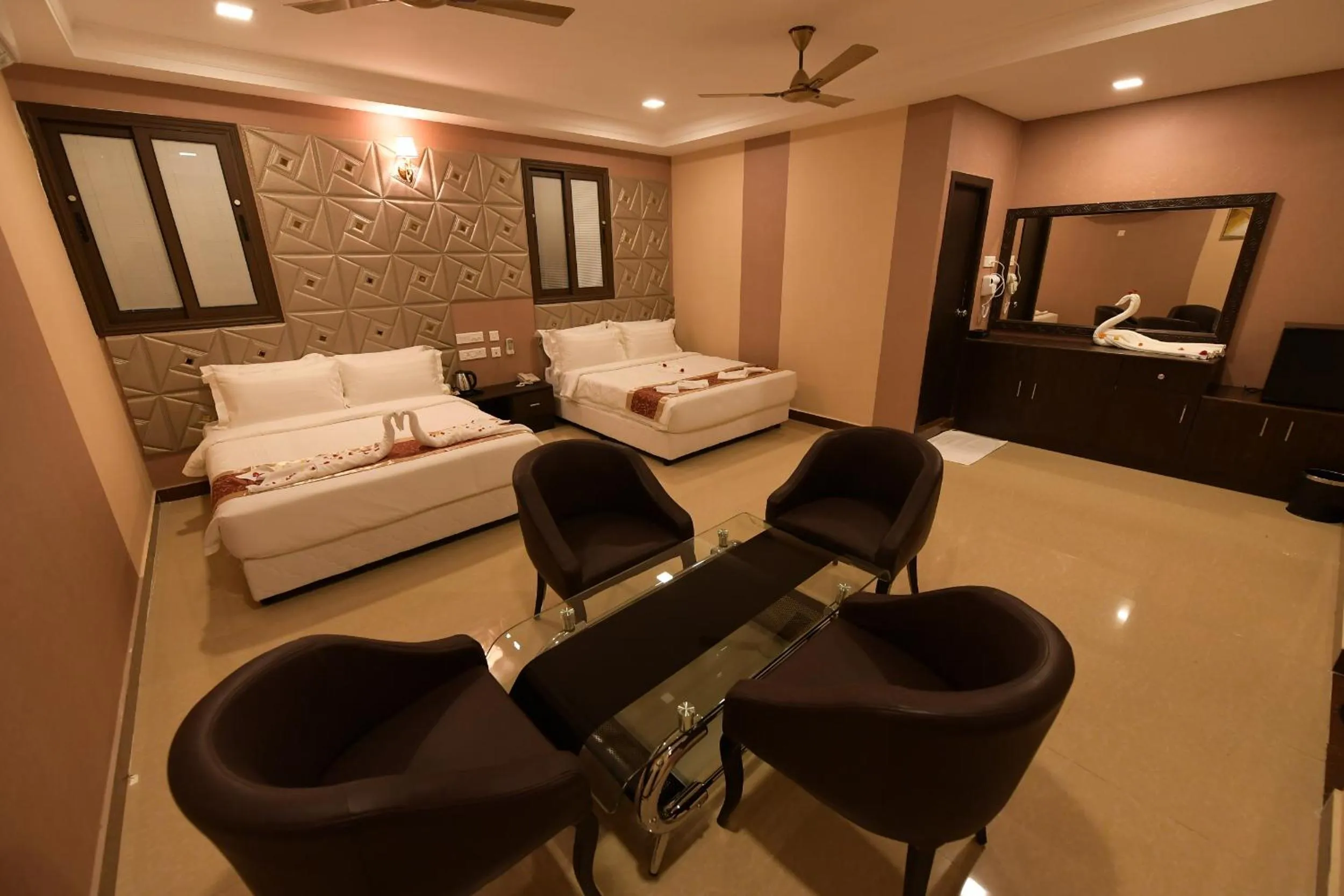 Living room, Bed in Coastal Grand Hotel Sampath