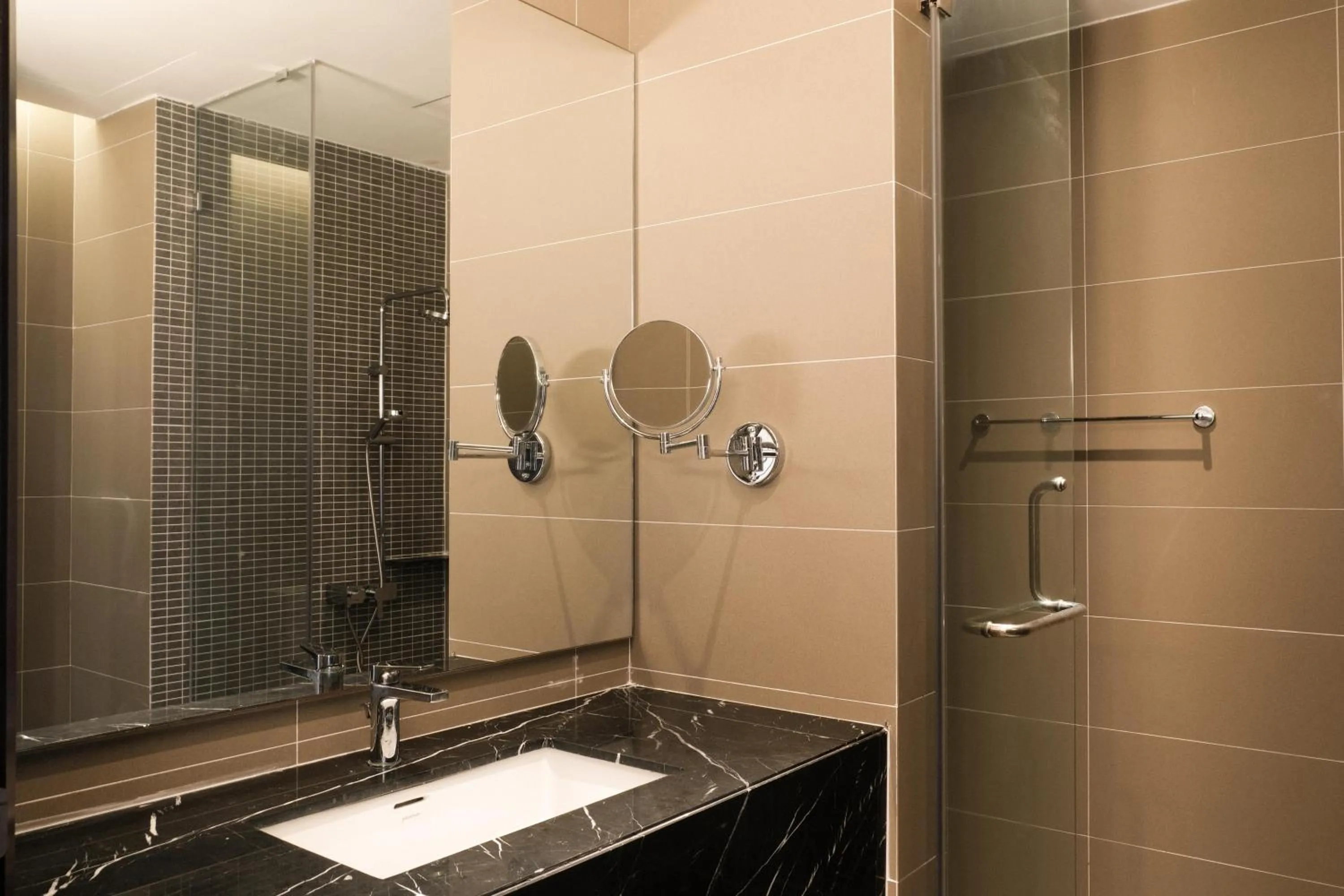 Shower in Corner Club Penang