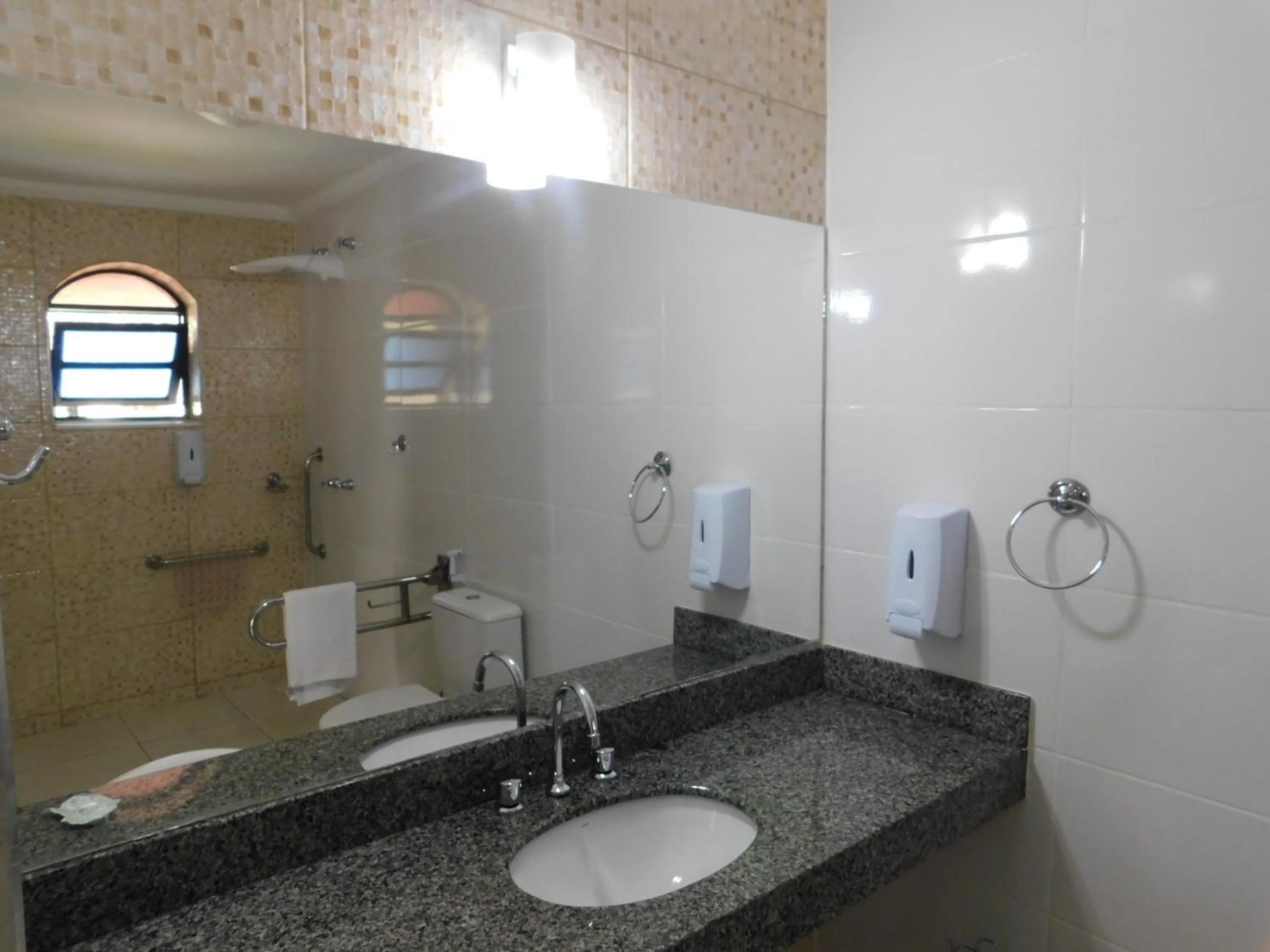 Bathroom in Hotel Real São Lourenço