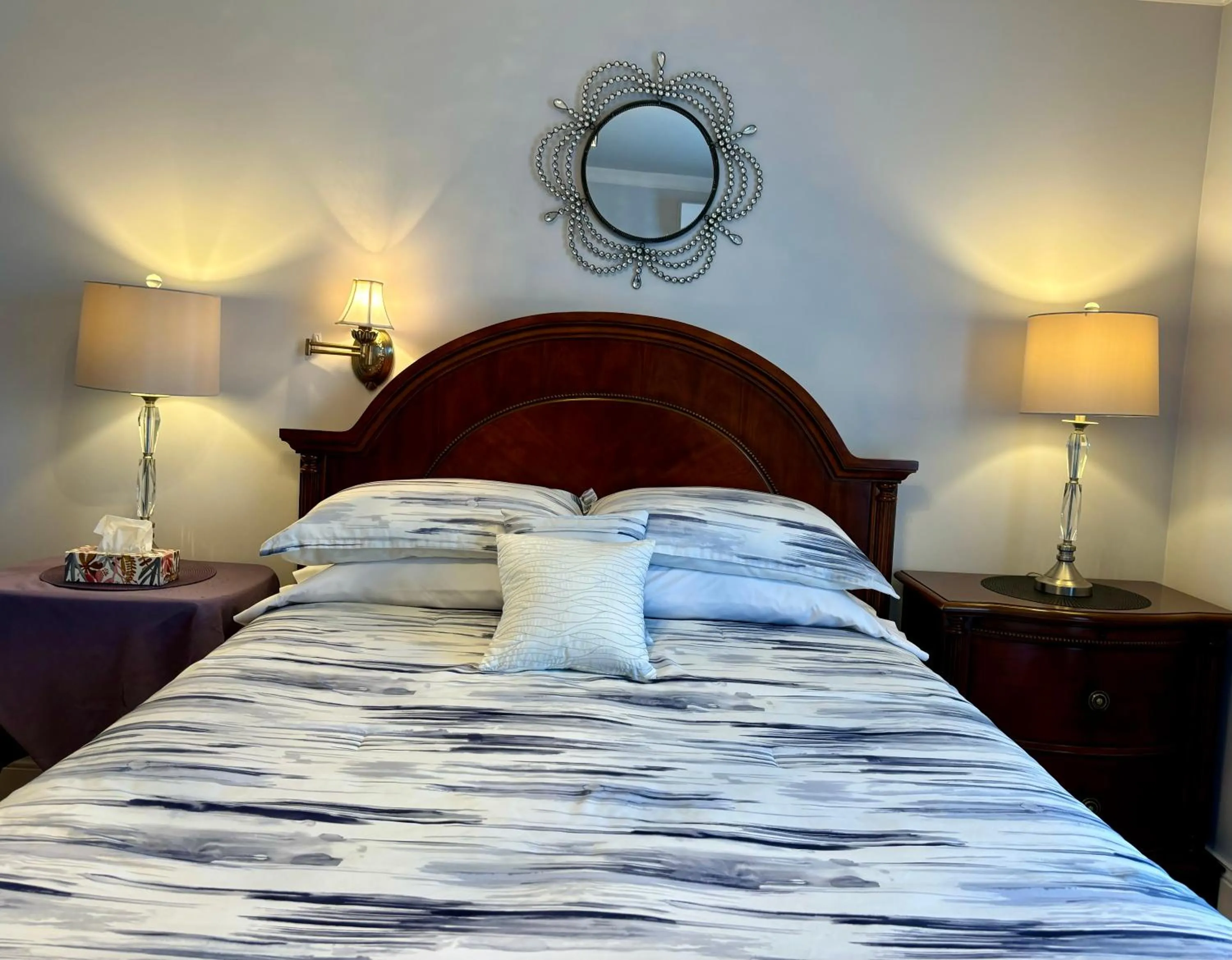 Bed in Inn on the Harbour