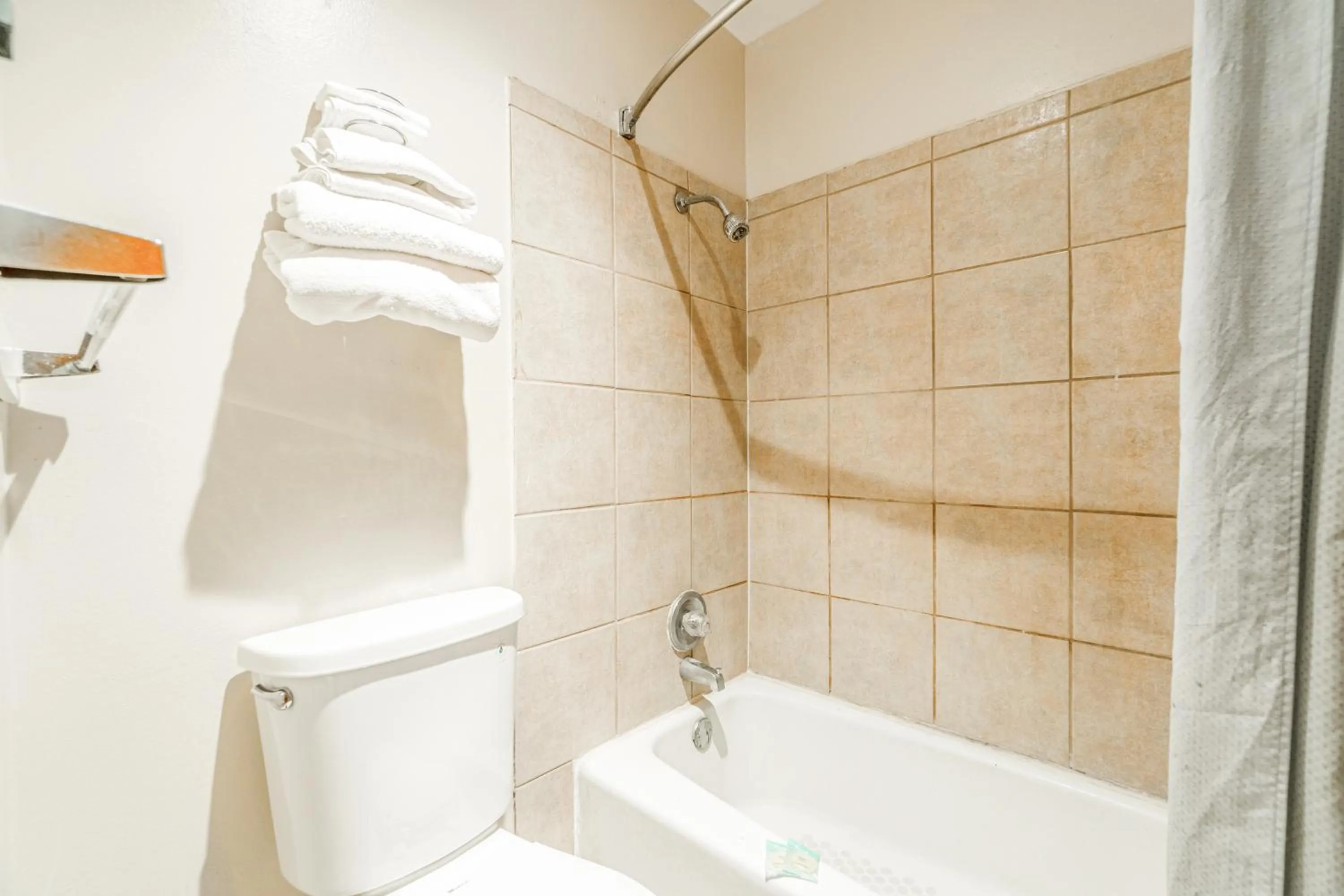 Bathroom in American Inn by OYO Colorado City I-20