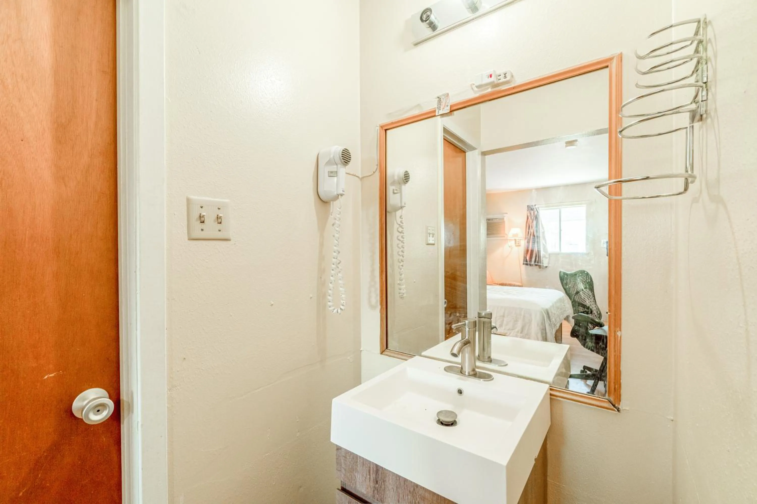 Bathroom in American Inn by OYO Colorado City I-20