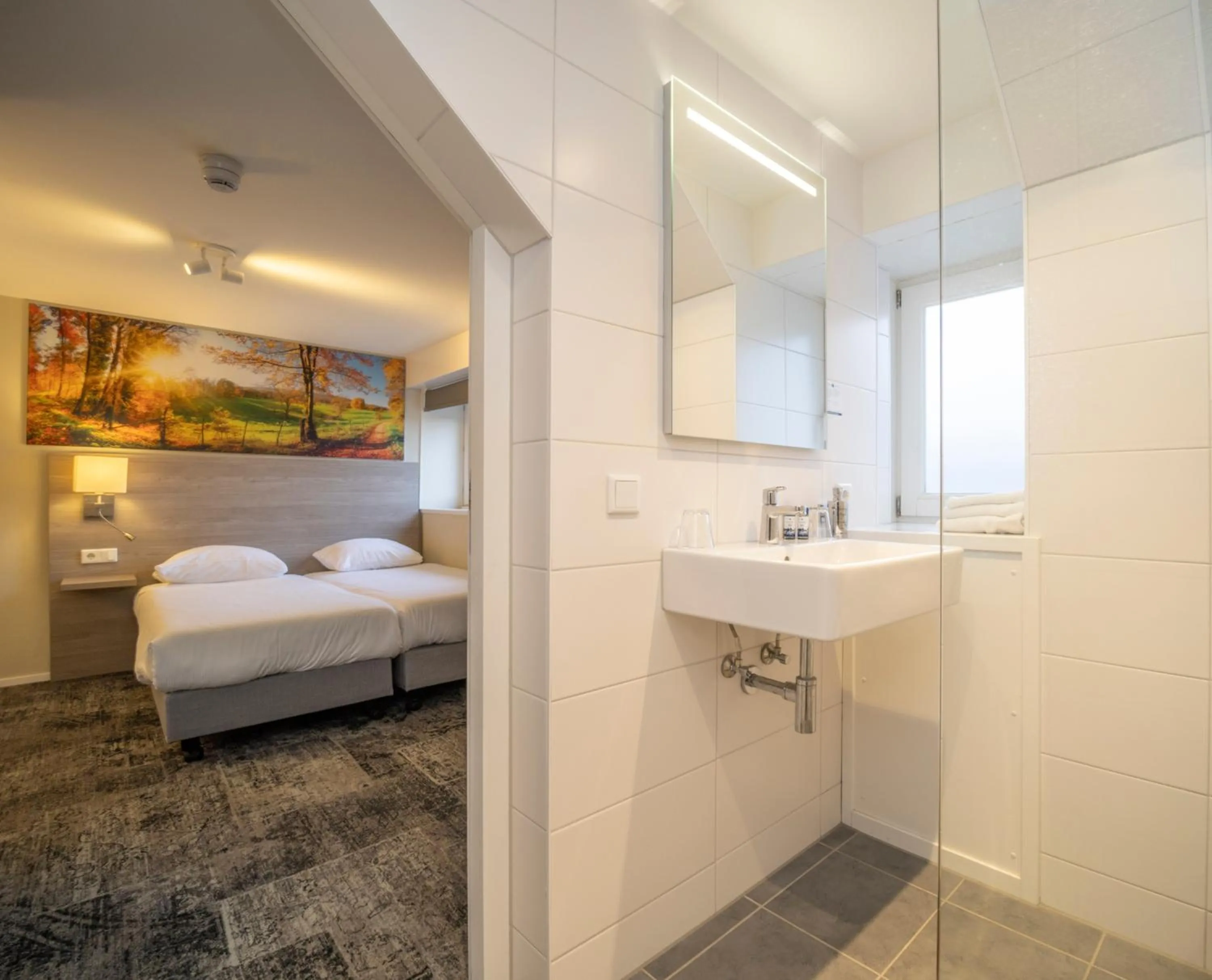 Bathroom, Bed in Fletcher Hotel Restaurant De Geulvallei