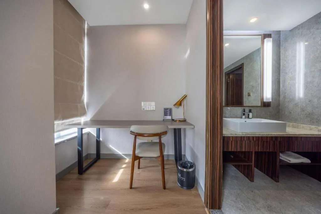 Madison Hotel Weihai Railway Station