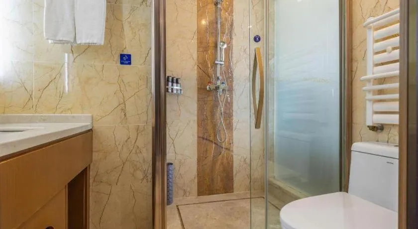 Madison Hotel Weihai Railway Station