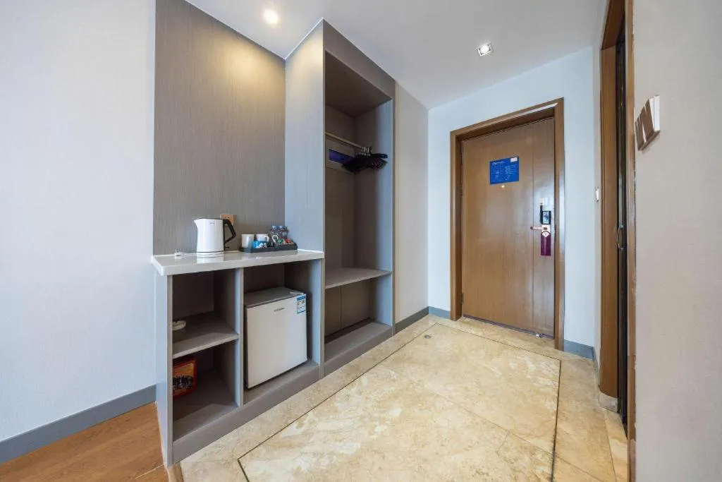 Madison Hotel Weihai Railway Station