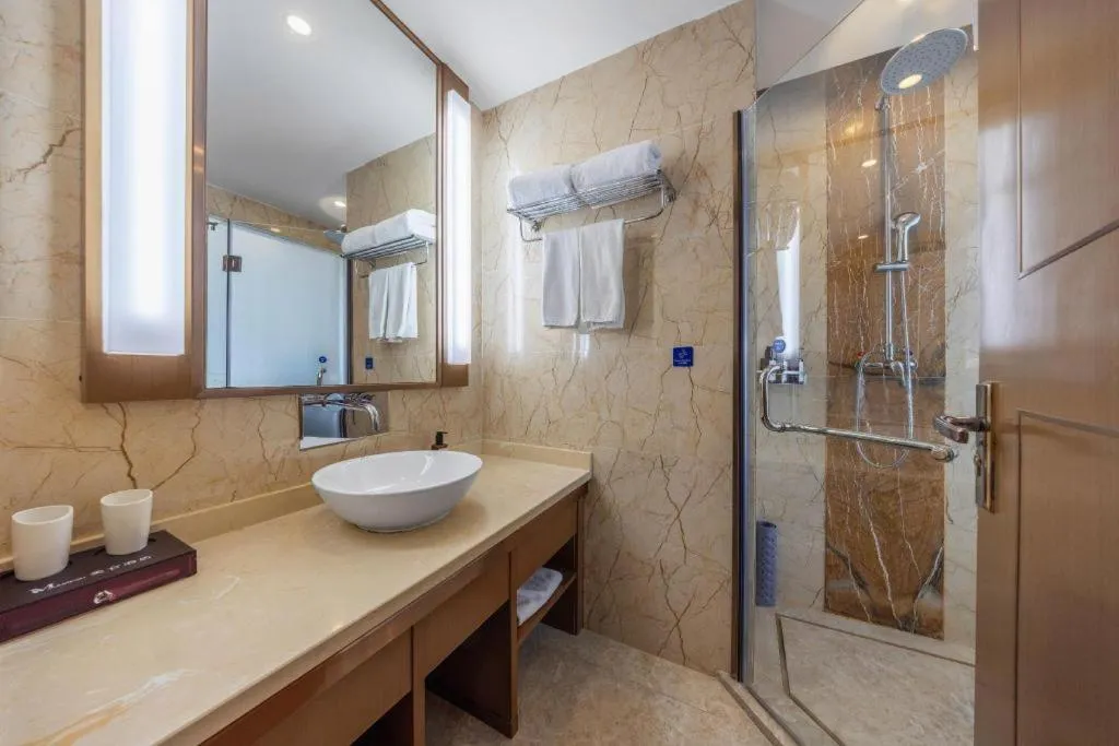 Madison Hotel Weihai Railway Station