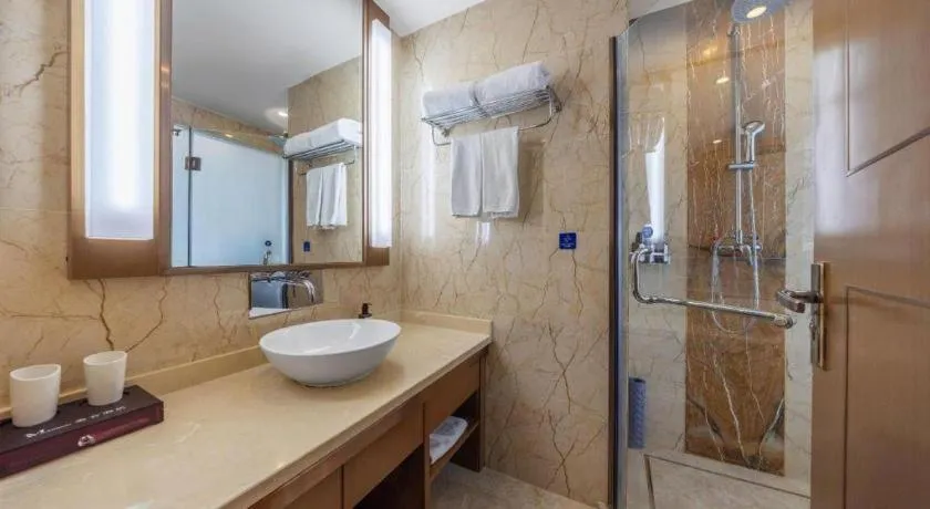 Madison Hotel Weihai Railway Station