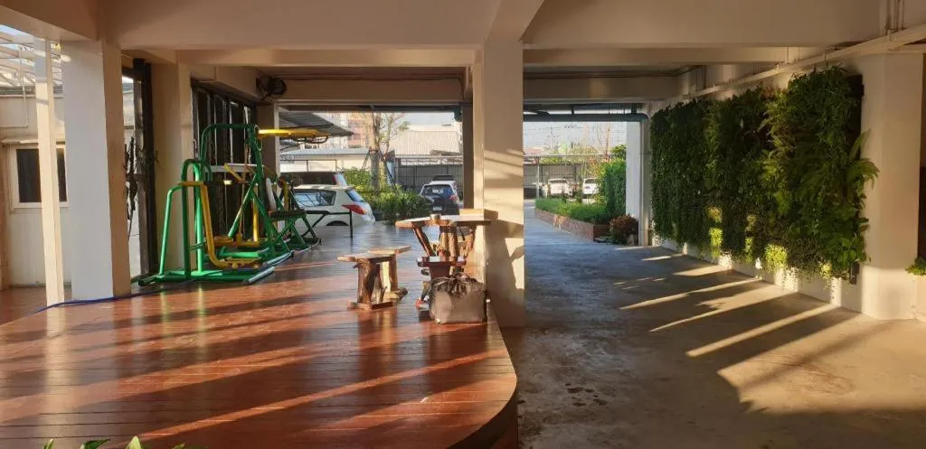 THOUSAND-TEN THOUSAND HOTEL