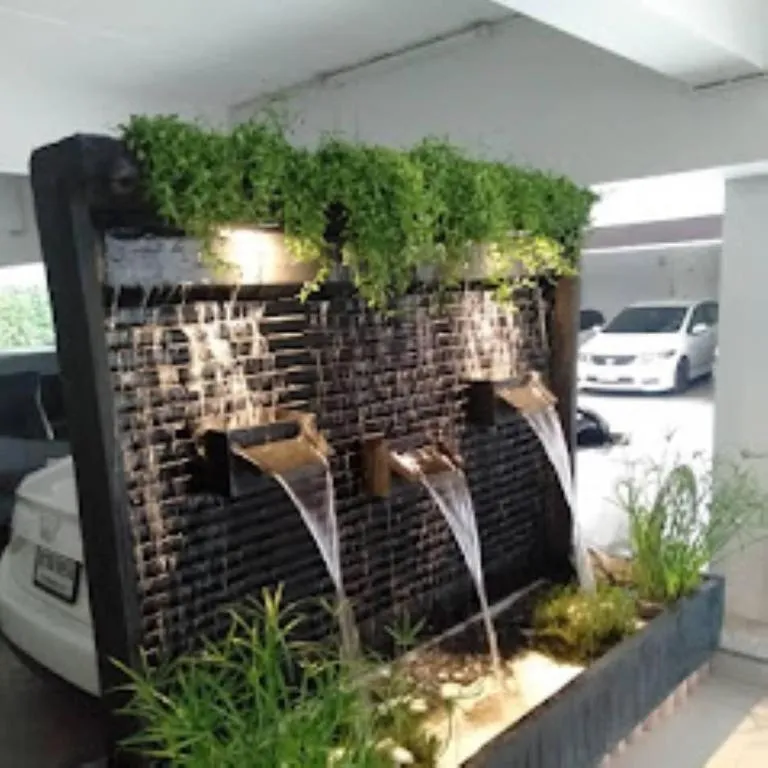 THOUSAND-TEN THOUSAND HOTEL