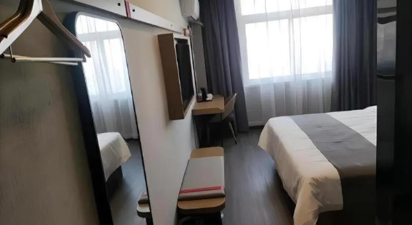 Bed in Thank Hotel Shandong Linyii Pingyi County Commerce and Trade City
