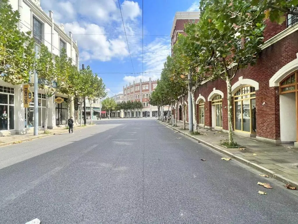 Jinglai Hotel (Shanghai Bund East Nanjing Road pedestrian street )