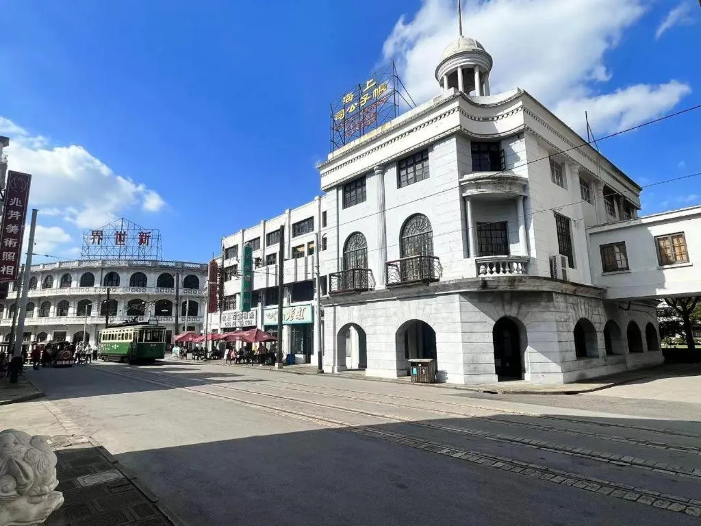 Jinglai Hotel (Shanghai Bund East Nanjing Road pedestrian street )