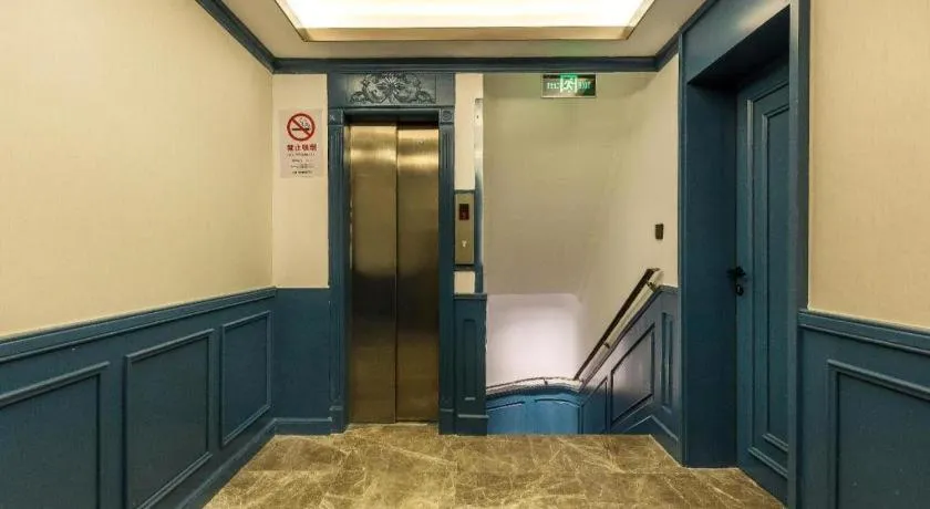 Jinglai Hotel (Shanghai Bund East Nanjing Road pedestrian street )