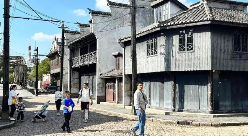 Jinglai Hotel (Shanghai Bund East Nanjing Road pedestrian street )