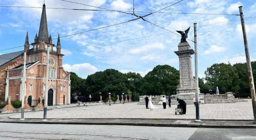 Jinglai Hotel (Shanghai Bund East Nanjing Road pedestrian street )