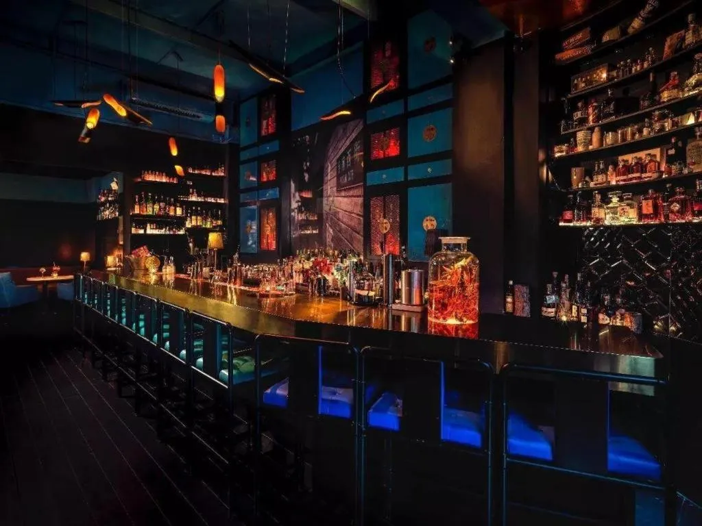 Jinglai Hotel (Shanghai Bund East Nanjing Road pedestrian street )