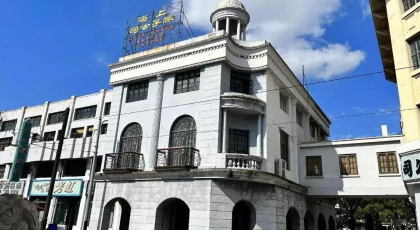 Jinglai Hotel (Shanghai Bund East Nanjing Road pedestrian street )