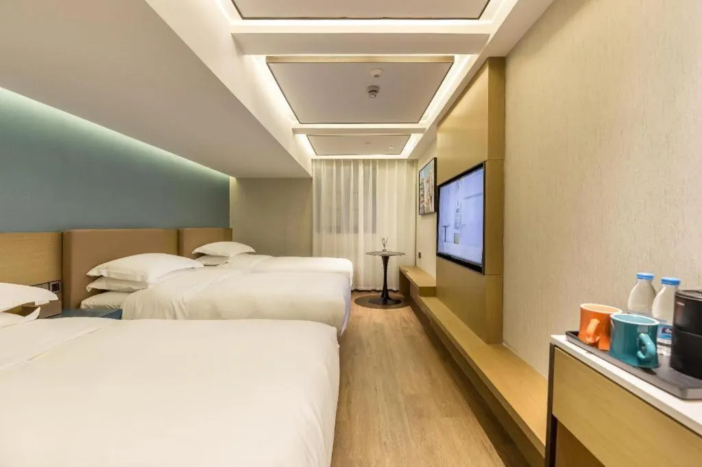 Bed in Jinglai Hotel (Shanghai Bund East Nanjing Road pedestrian street )