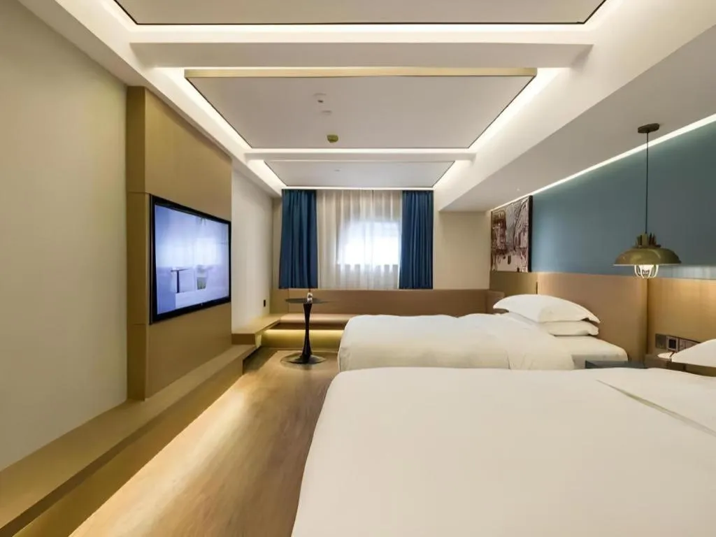 Bed in Jinglai Hotel (Shanghai Bund East Nanjing Road pedestrian street )