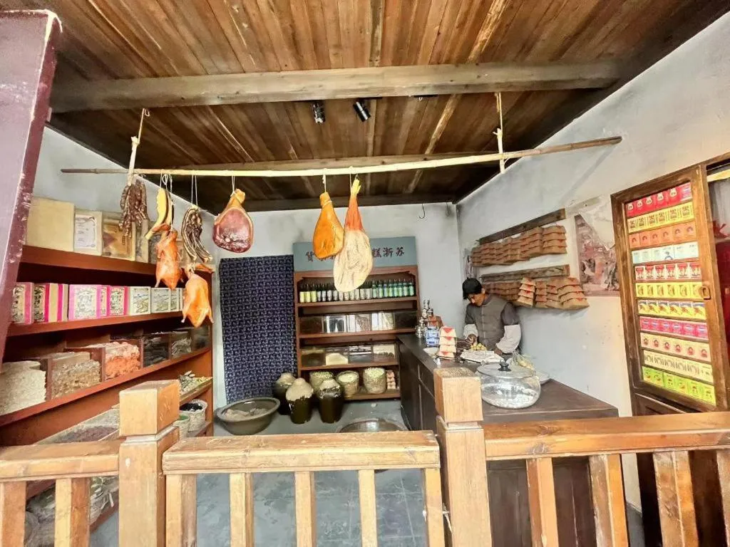 Jinglai Hotel (Shanghai Bund East Nanjing Road pedestrian street )