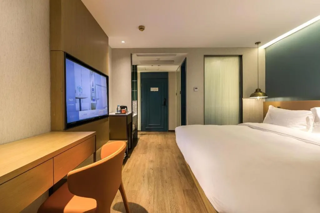 Bed in Jinglai Hotel (Shanghai Bund East Nanjing Road pedestrian street )